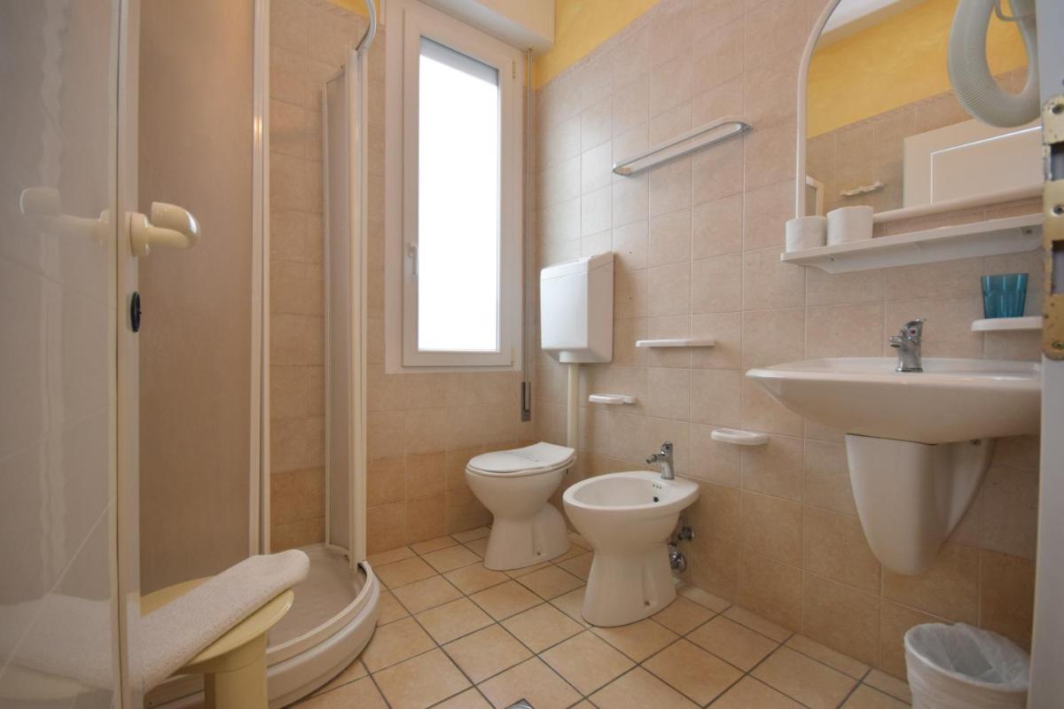 Double or Twin Room photo 3