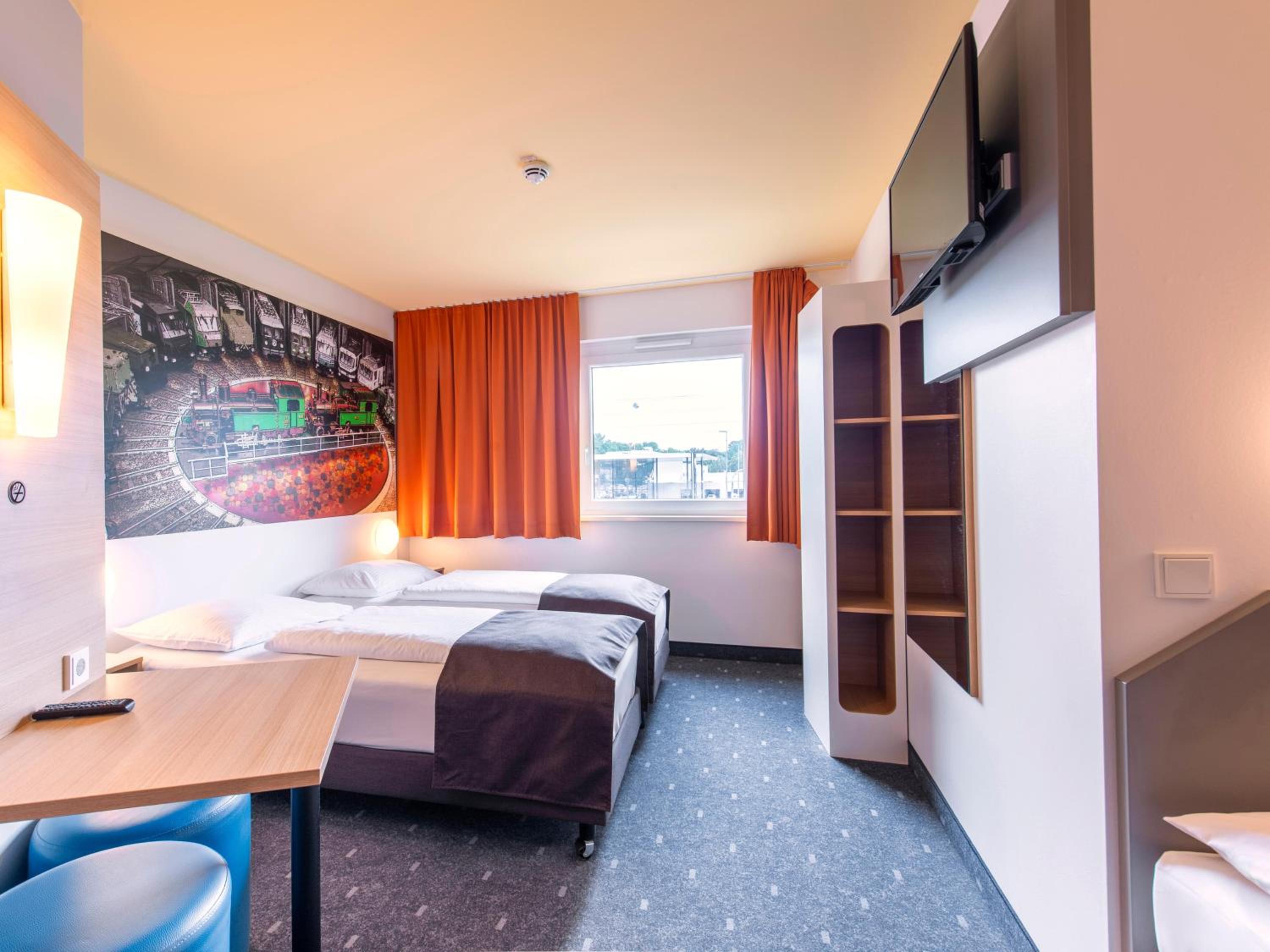 Triple Room thumbnail 5