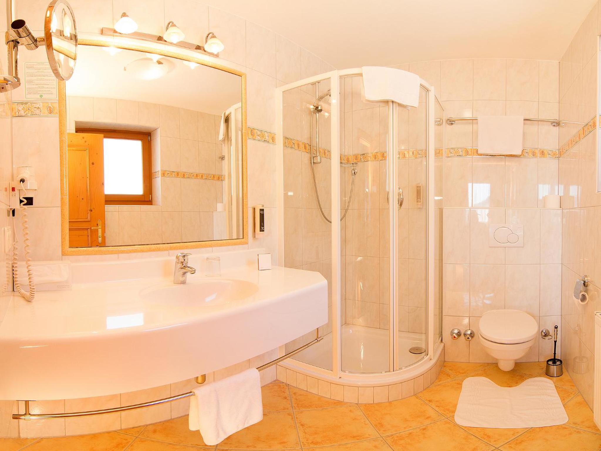 Single Room with Street View photo 3