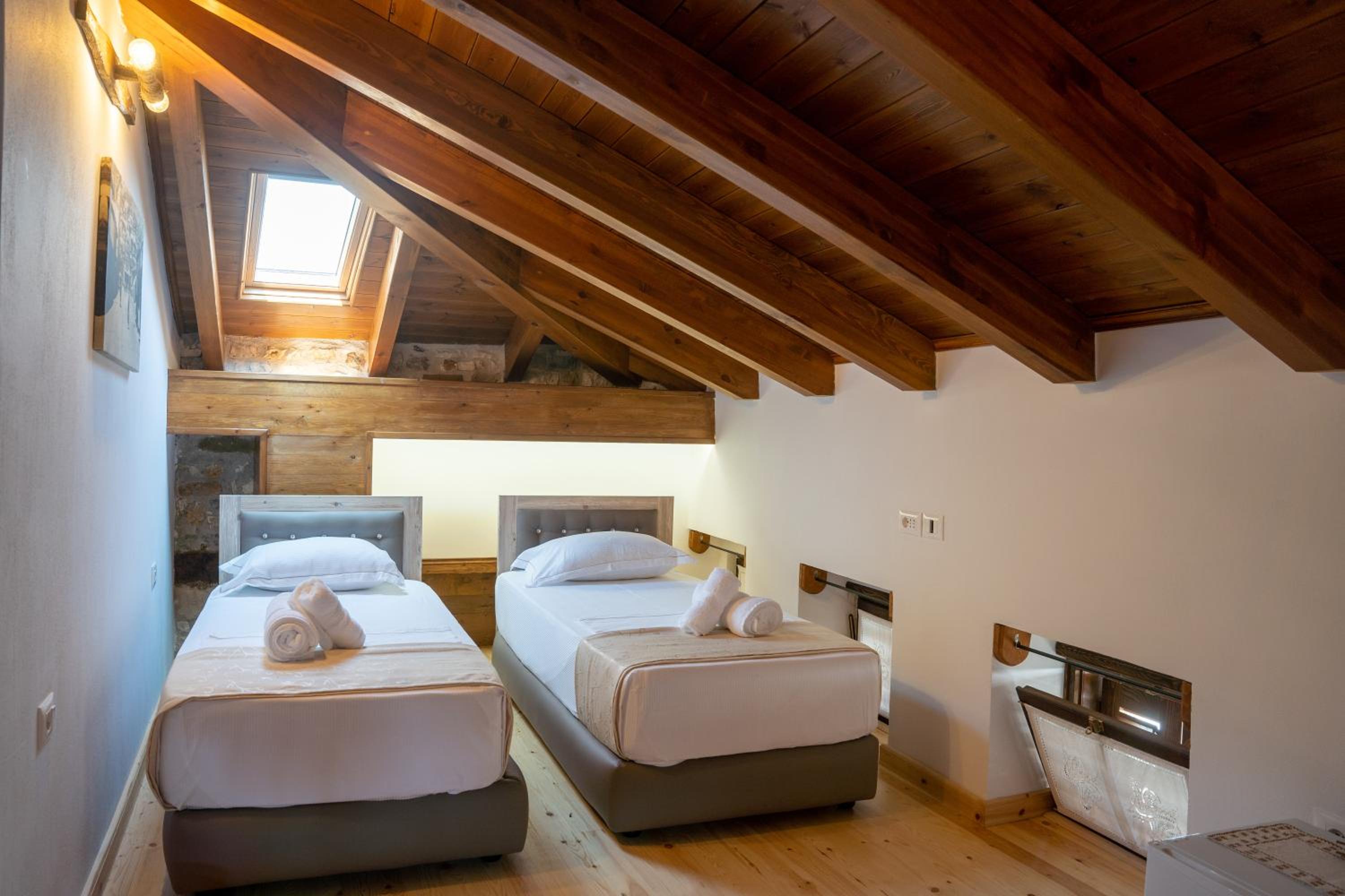 Deluxe Family Suite photo 3