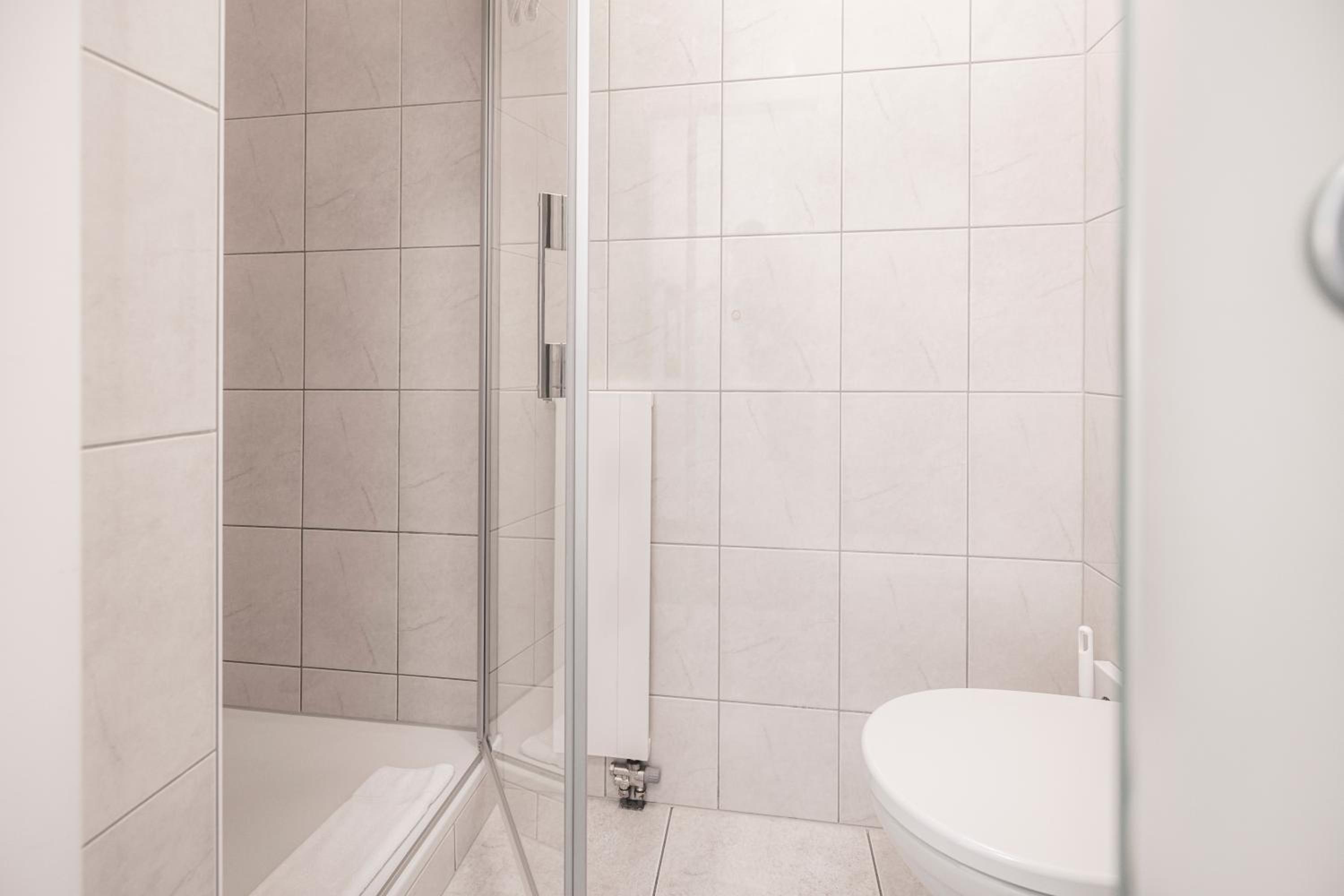 Standard Double or Twin Room with Shower - Photo 7