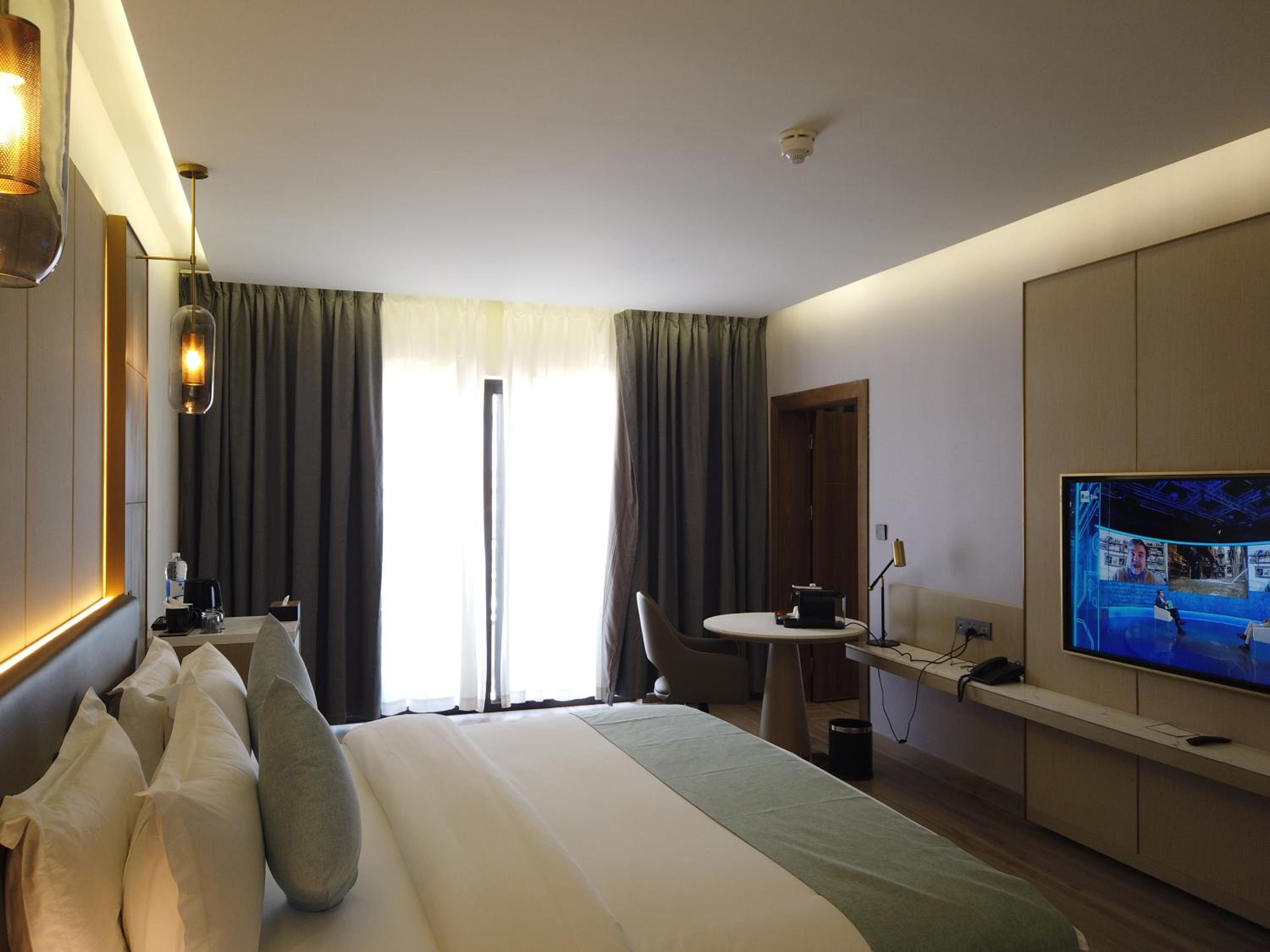 Deluxe Suite photo 2