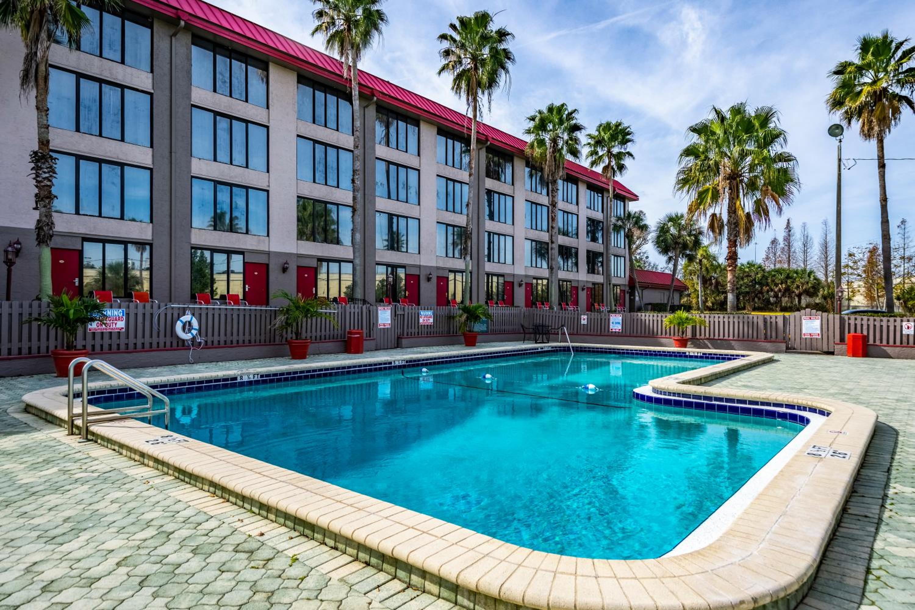 Efficiency Quadruple Room with Pool View - Non Smoking