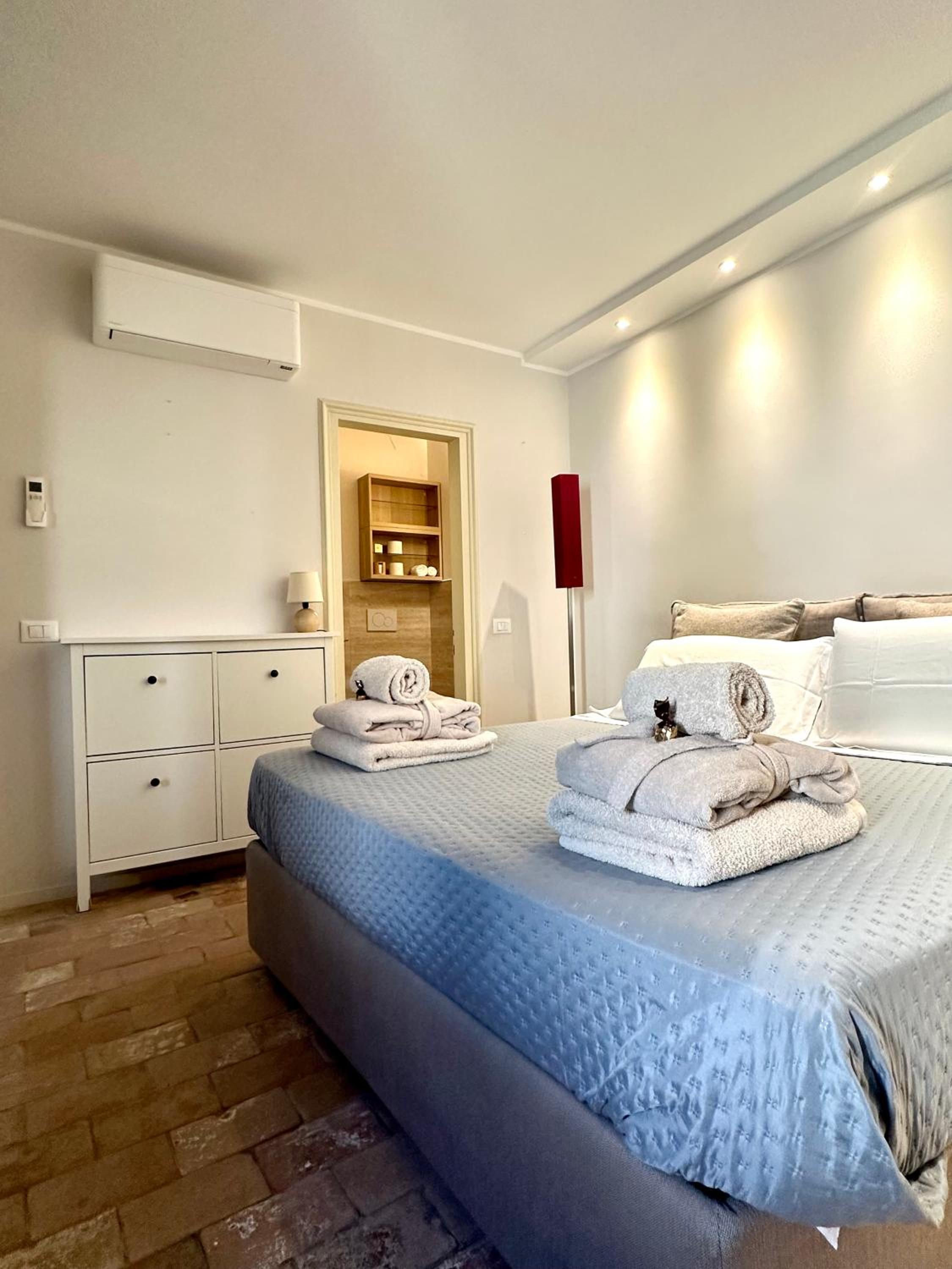 One-Bedroom Apartment - Photo 43
