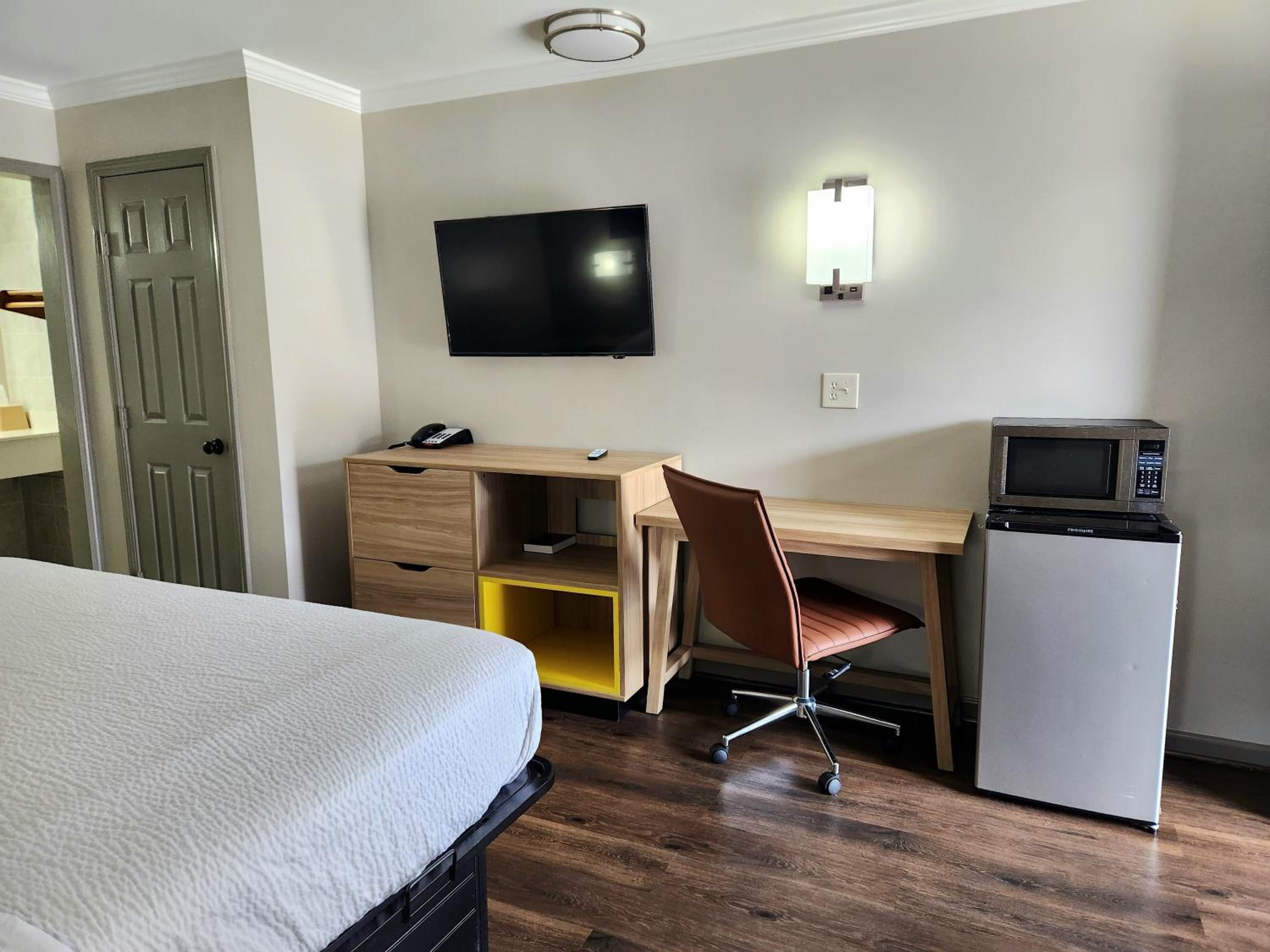 Double Room with Two Double Beds - Non-Smoking - Photo 2