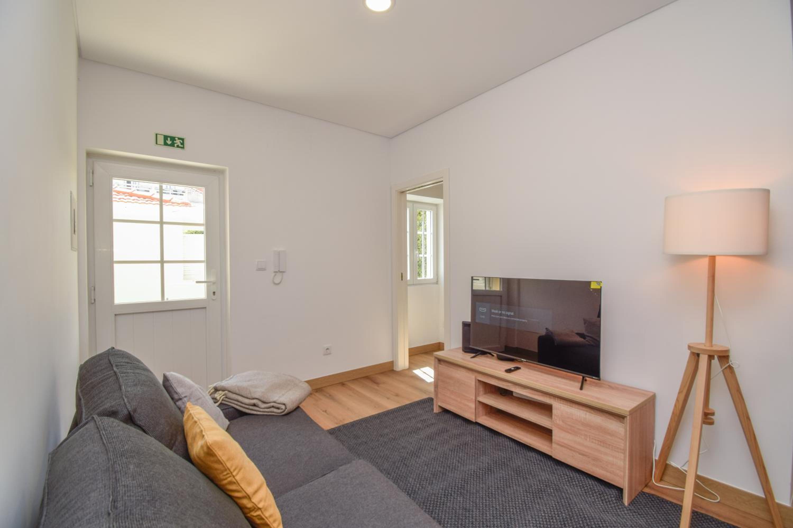 One-Bedroom Apartment photo 1