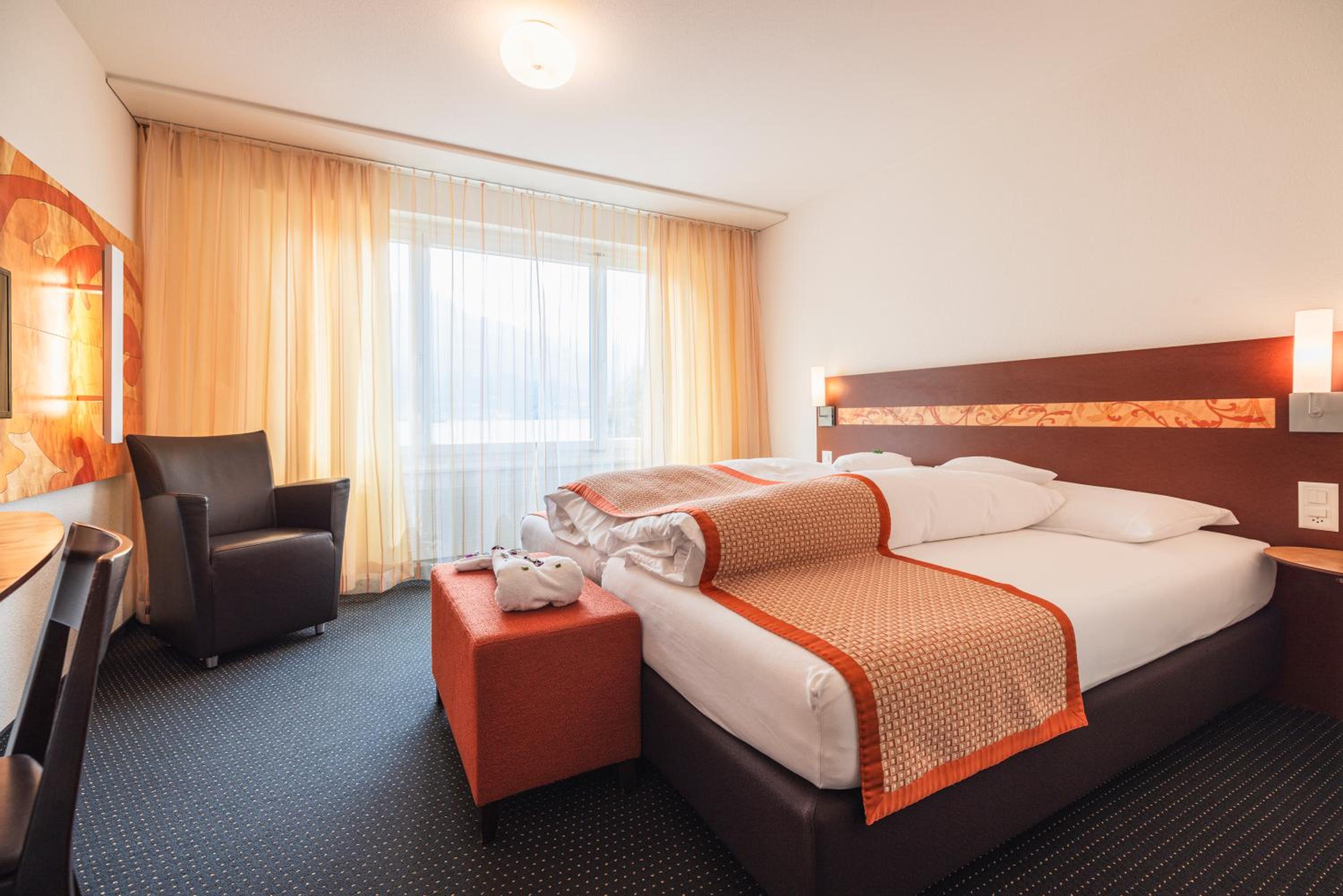 Standard Double or Twin Room with Bath - Photo 2