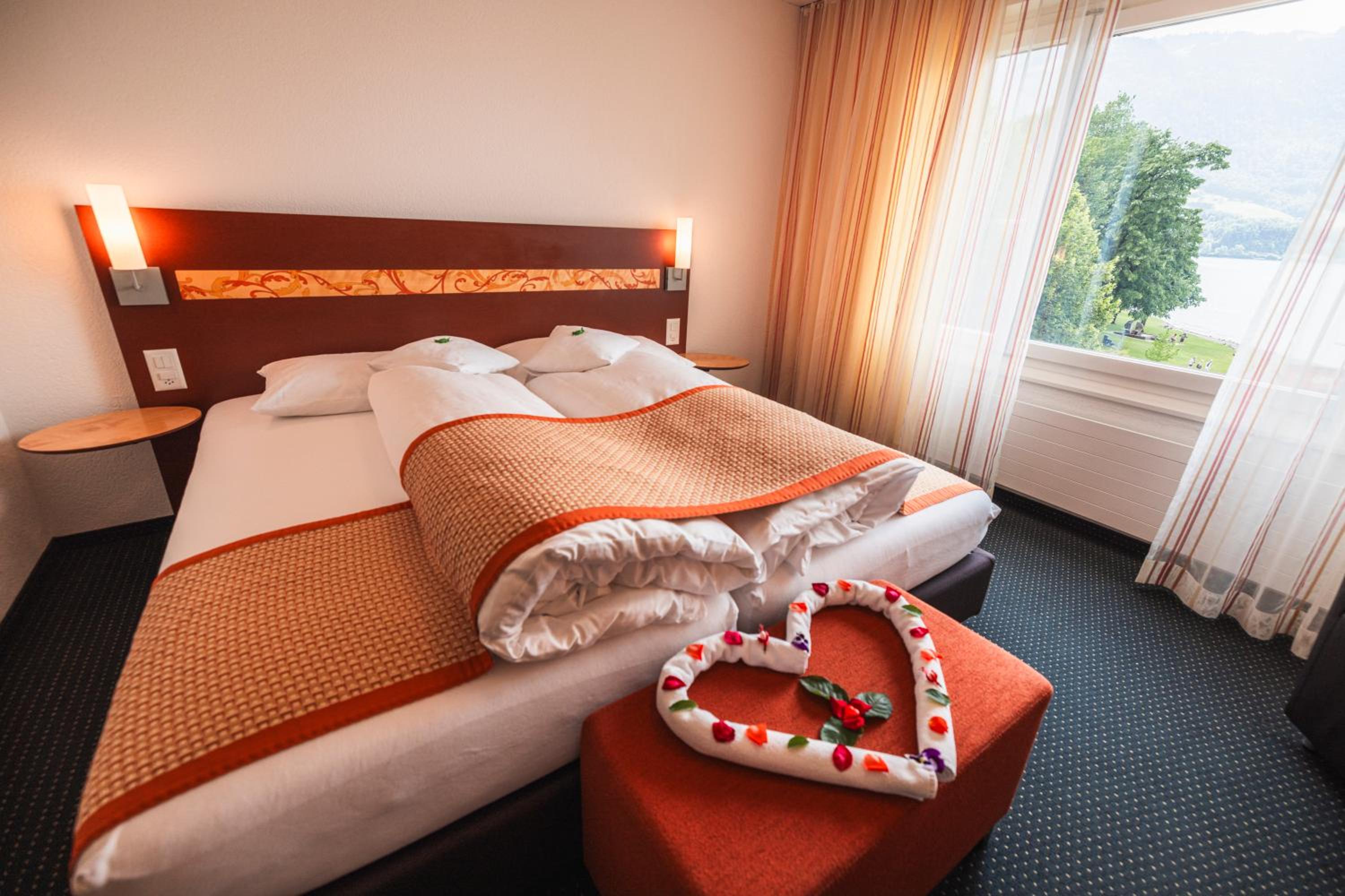 Standard Double or Twin Room with Bath - Photo 6