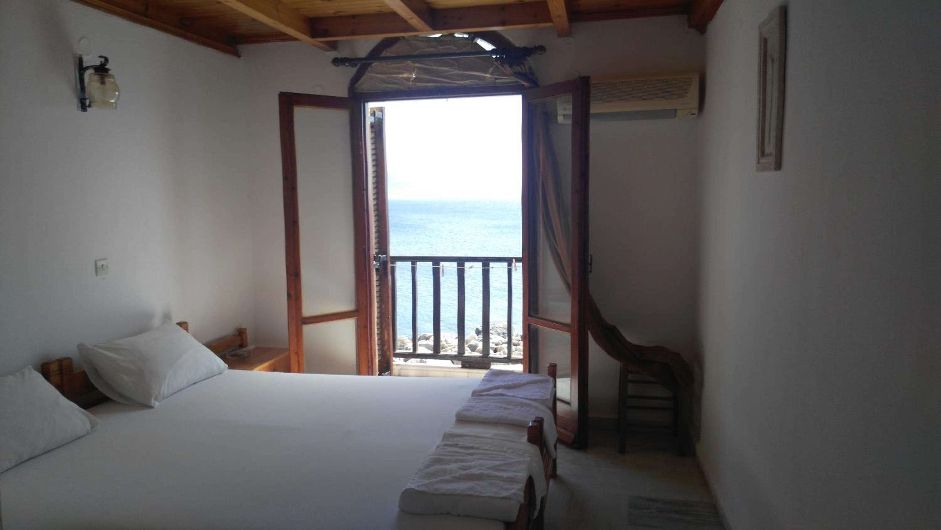 Double or Twin Room with Sea View photo 2