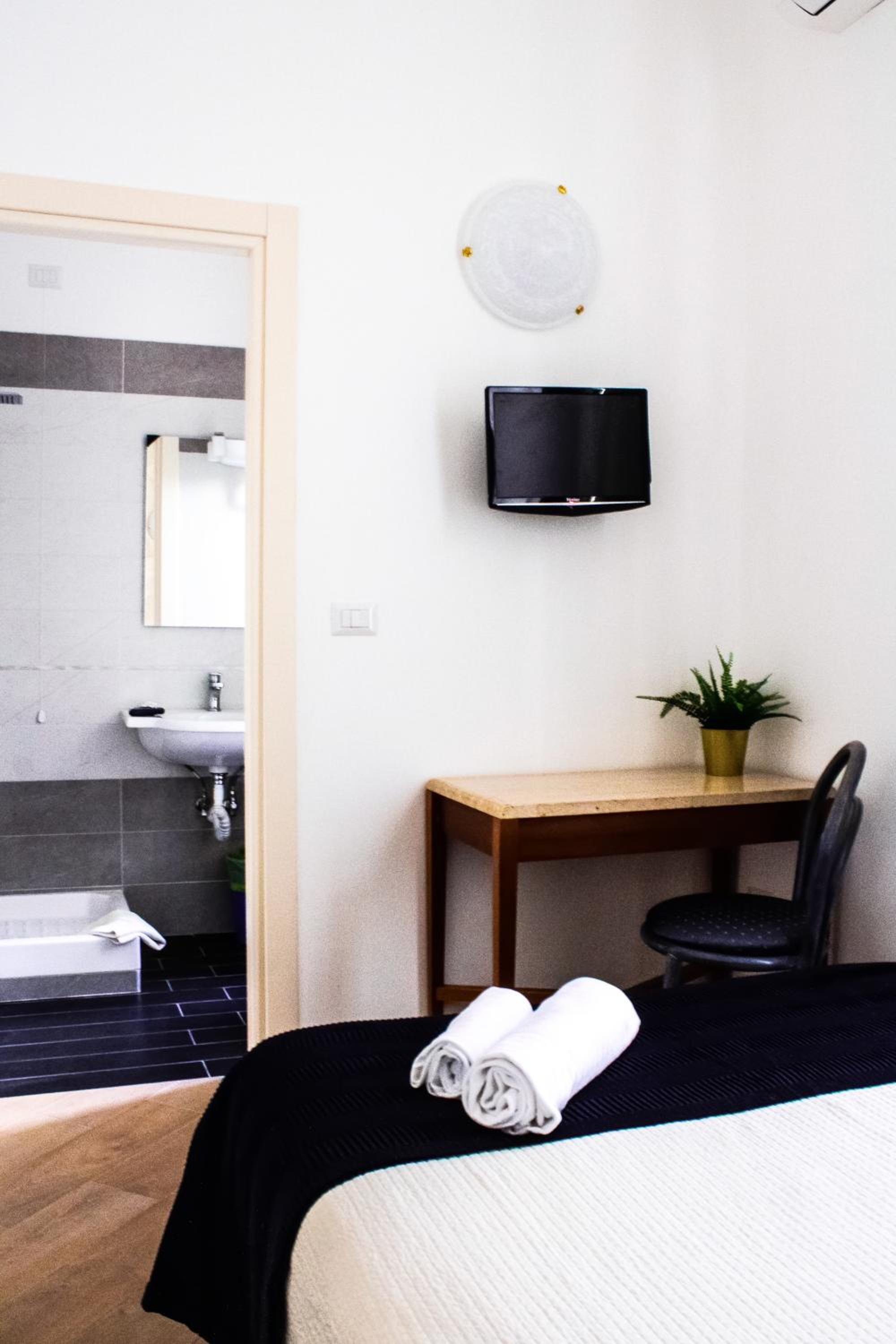 Single Room photo 2