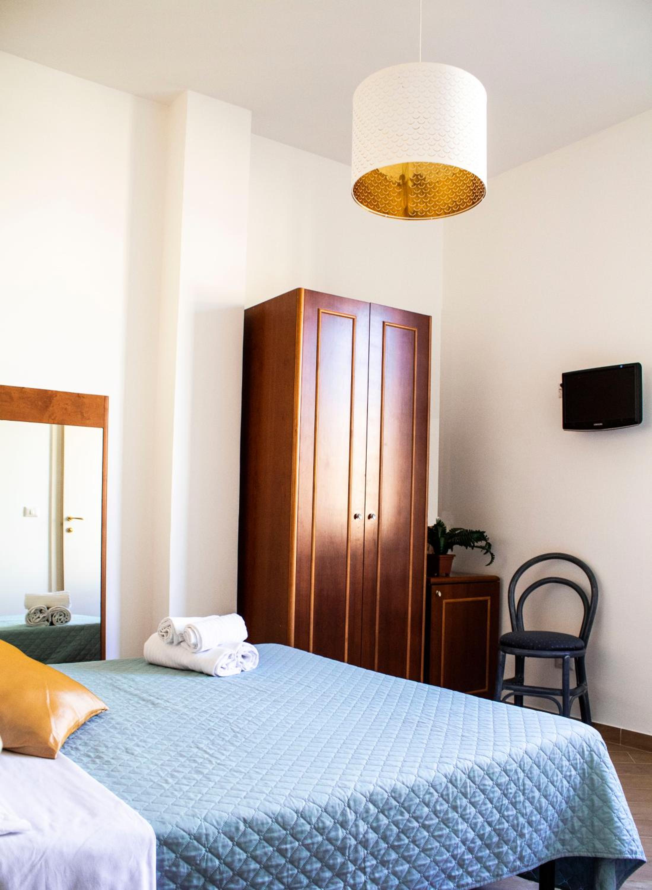 Standard Double or Twin Room photo 3