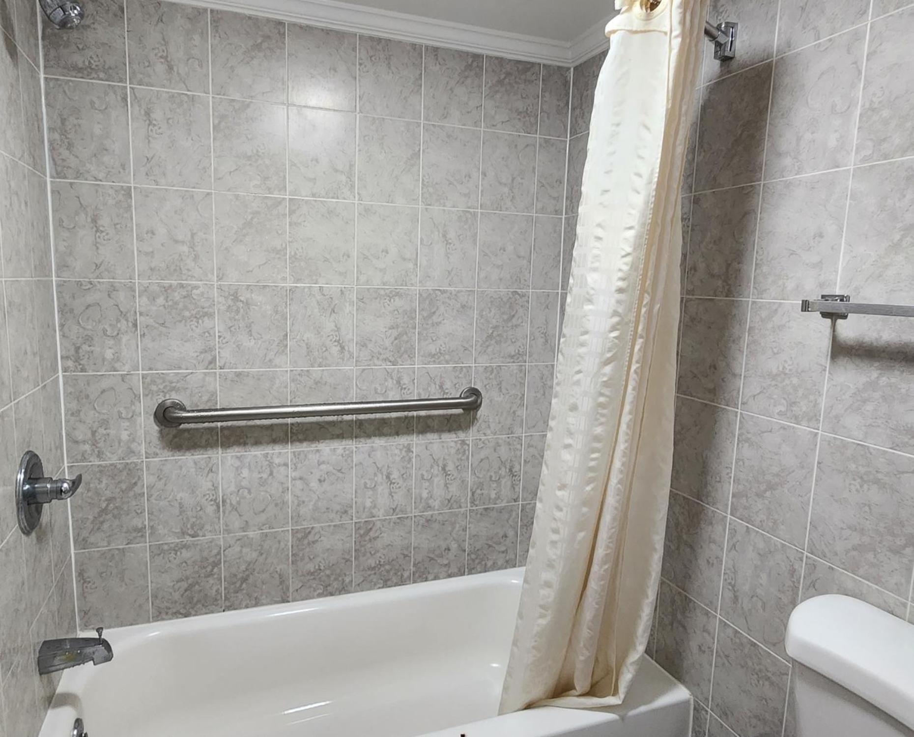Double Room with Two Double Beds - Non-Smoking - Photo 14