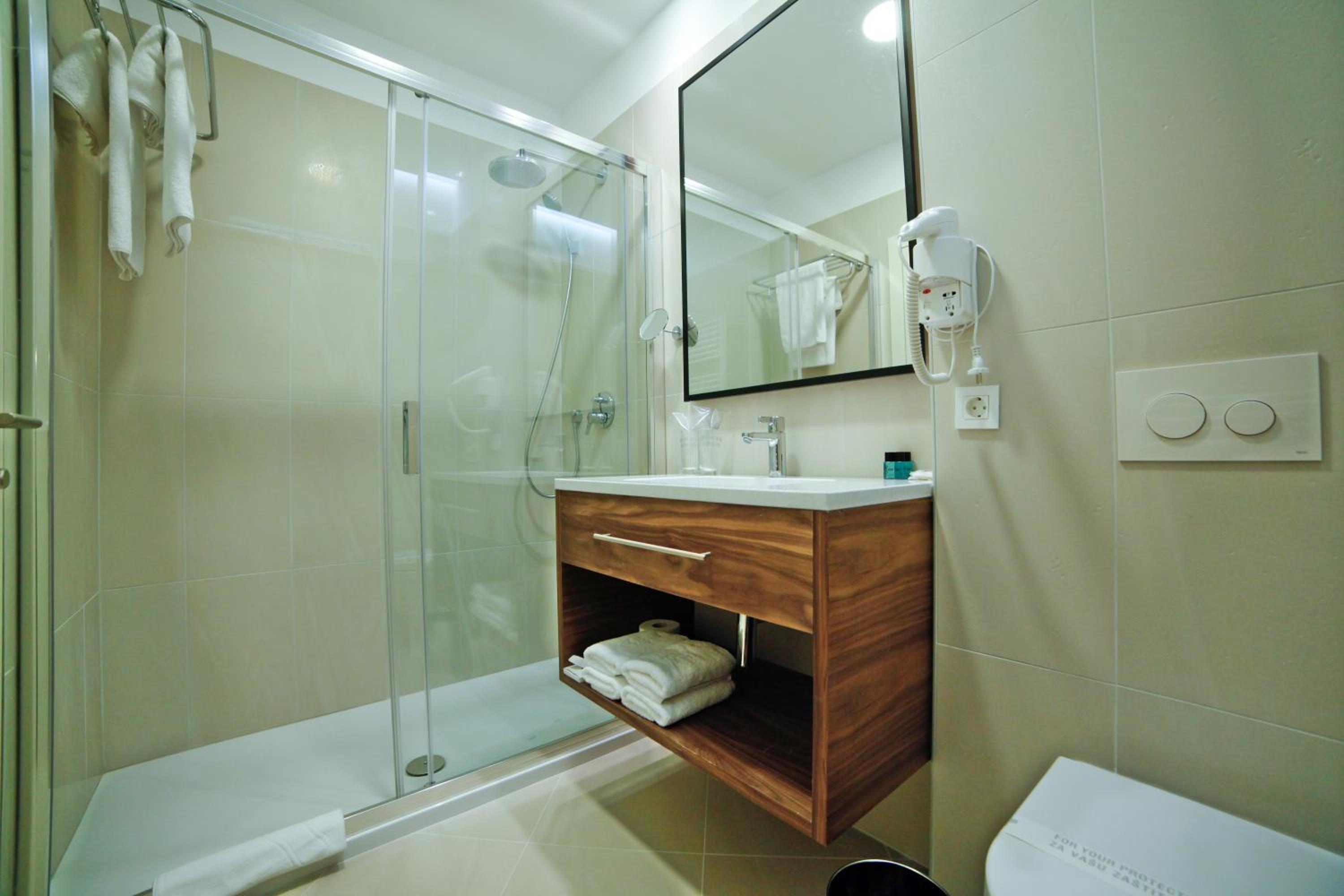 Comfort Double Room with Balcony and Garden View - Photo 4