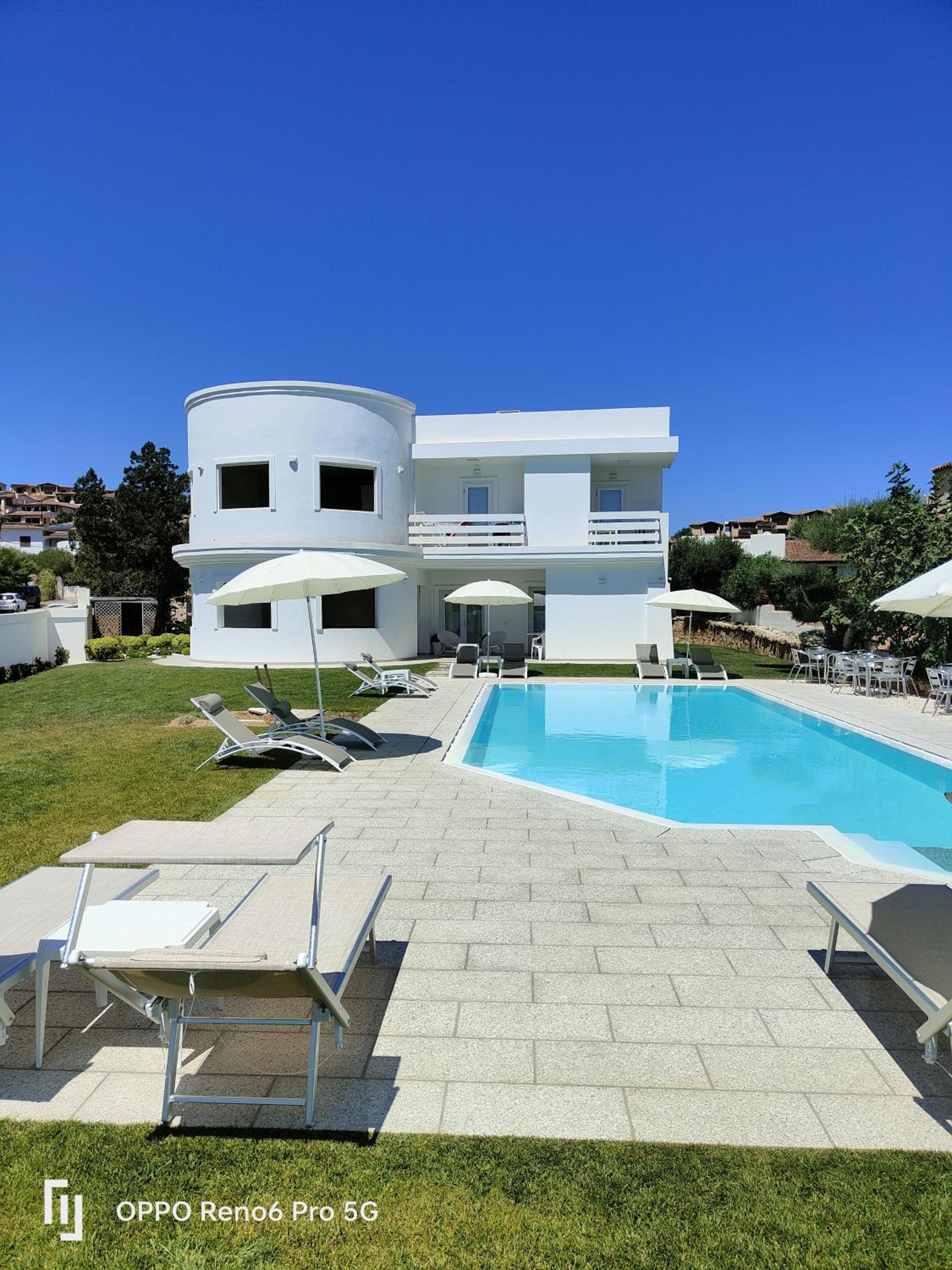 Villa com Piscina Privada