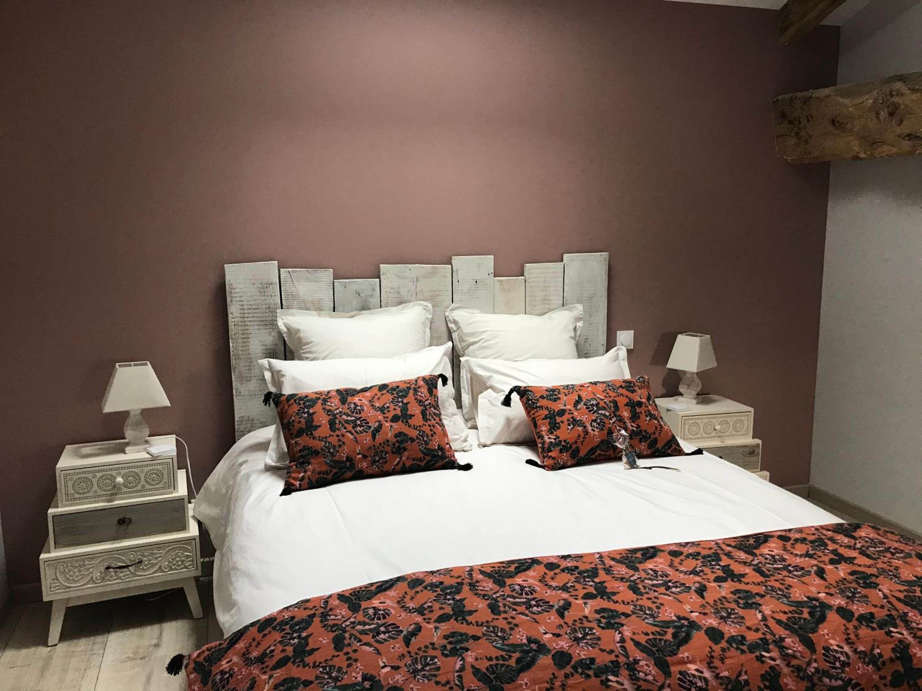 Deluxe Double Room (2 Adults + 1 Child) - Photo 4