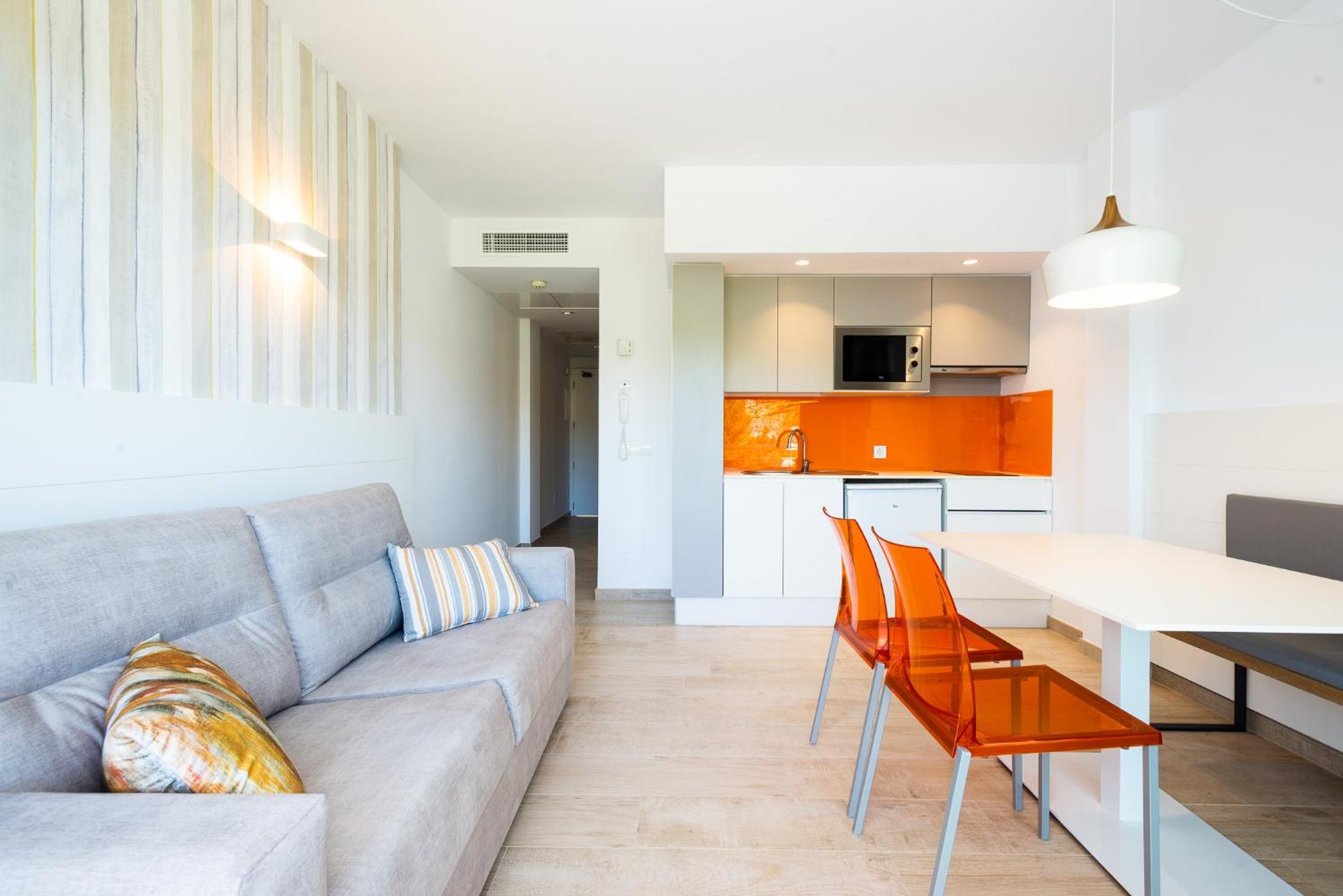 One-Bedroom Apartment with Balcony photo 3