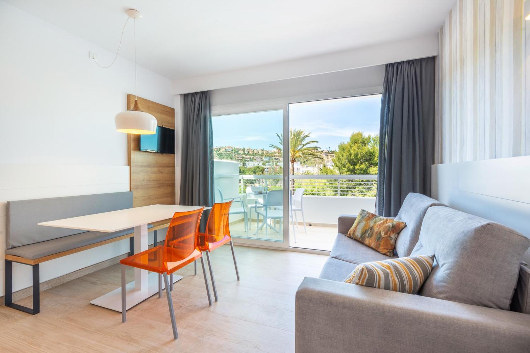 Apartamento de una habitación con balcón