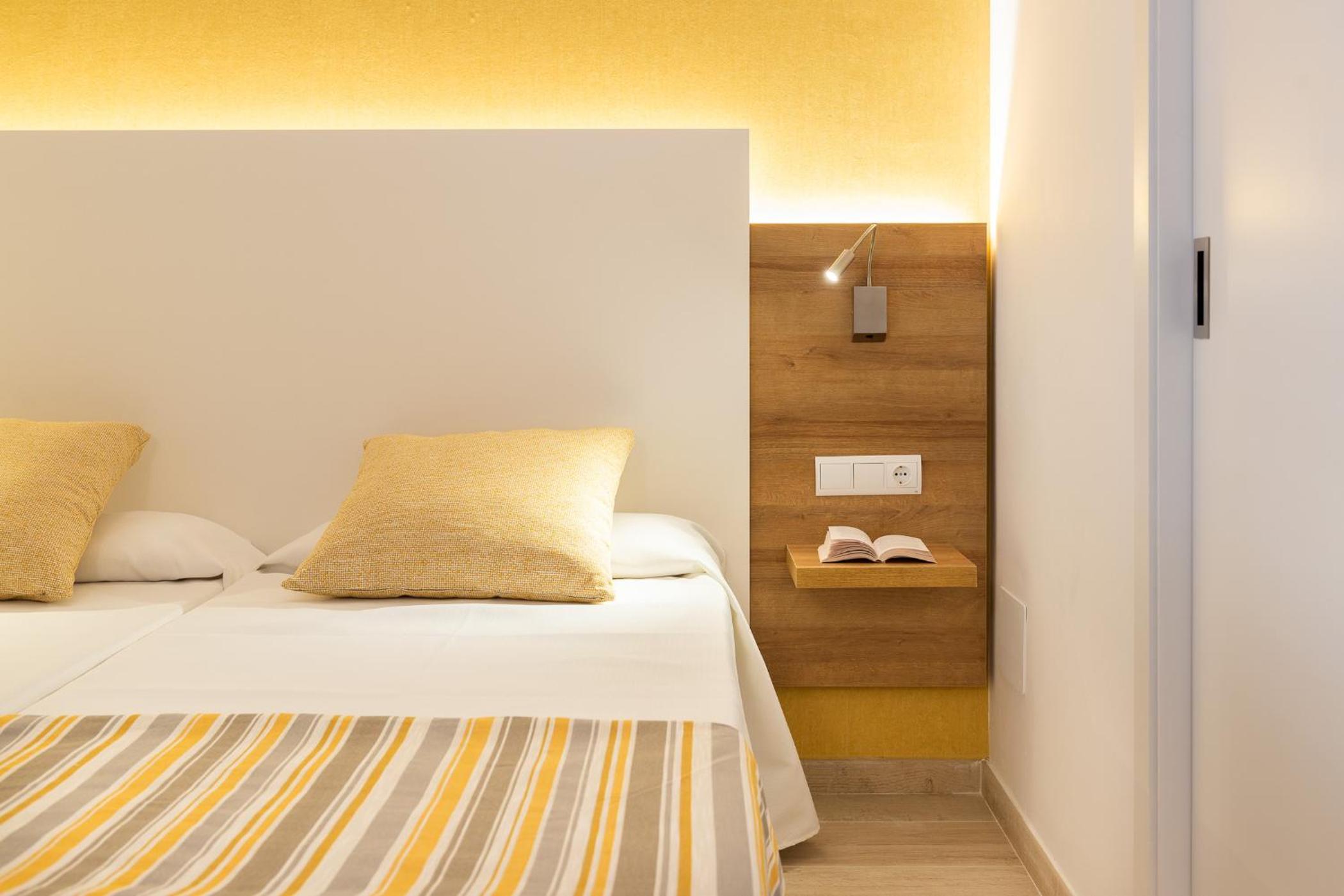 Two-Bedroom Apartment with Balcony photo 3