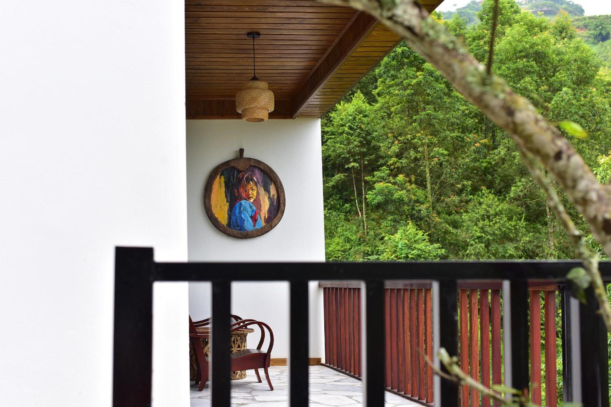 Family Room with Mountain View - Photo 2
