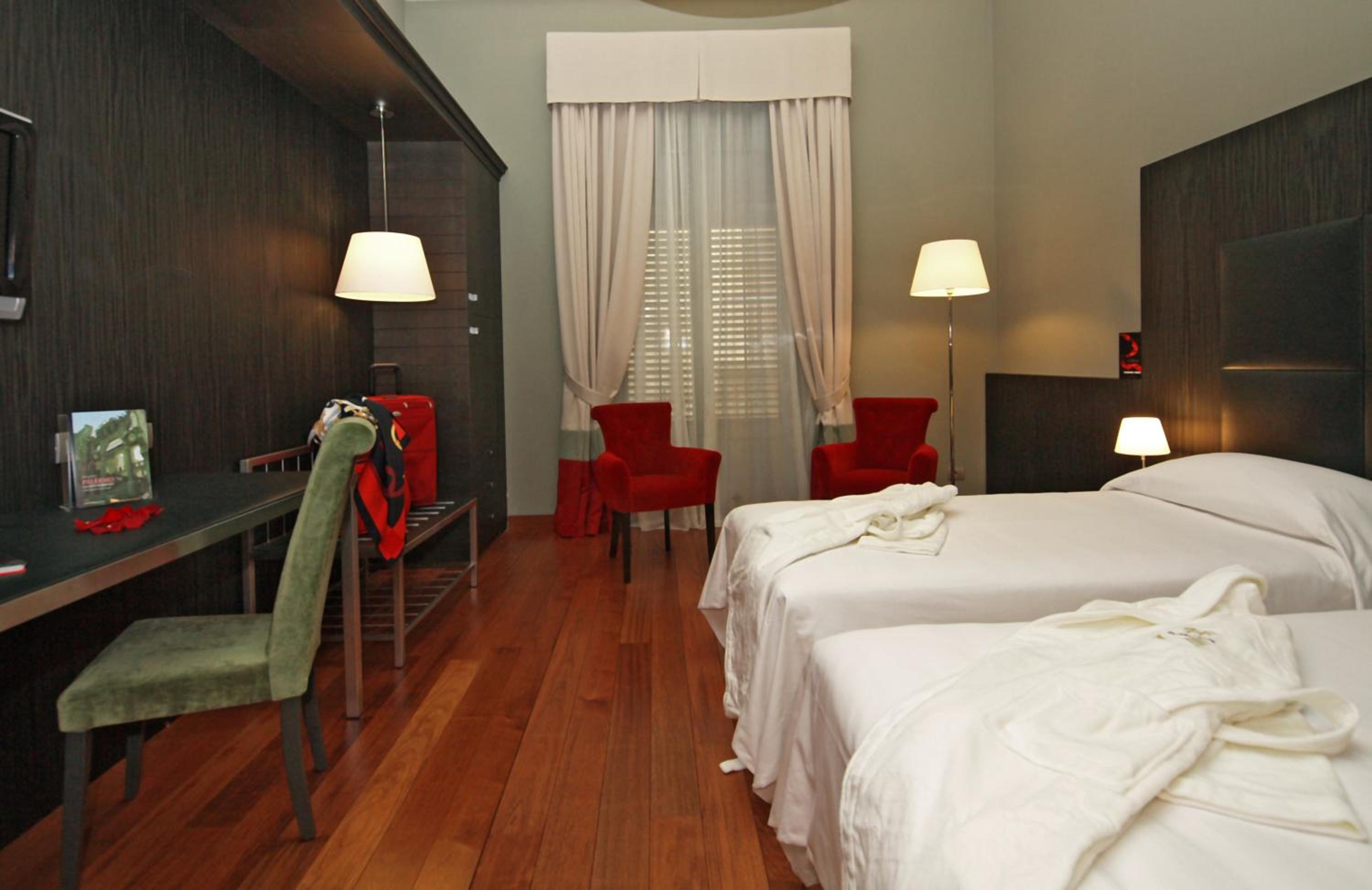 Classic Double or Twin Room - Photo 5