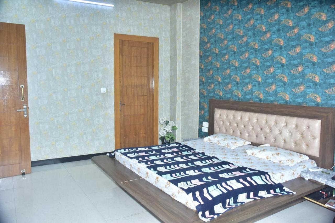 Family Room - Photo 6