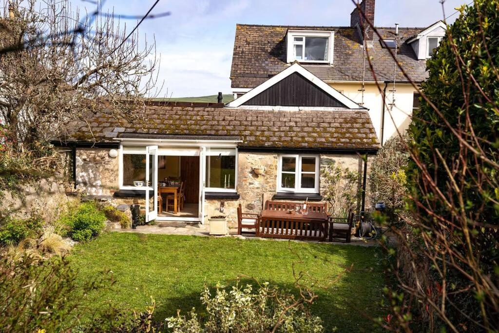 Four-Bedroom House photo 2