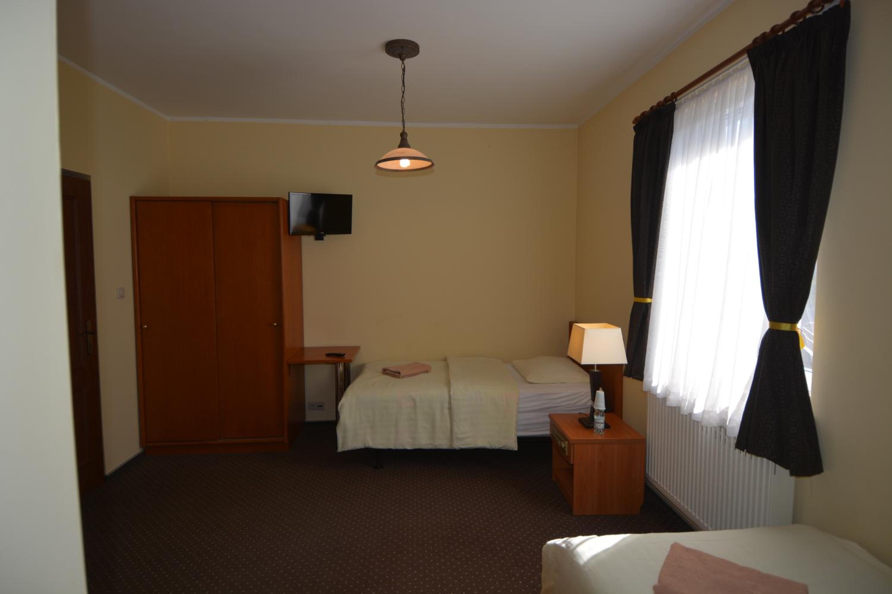 Twin Room - Photo 1
