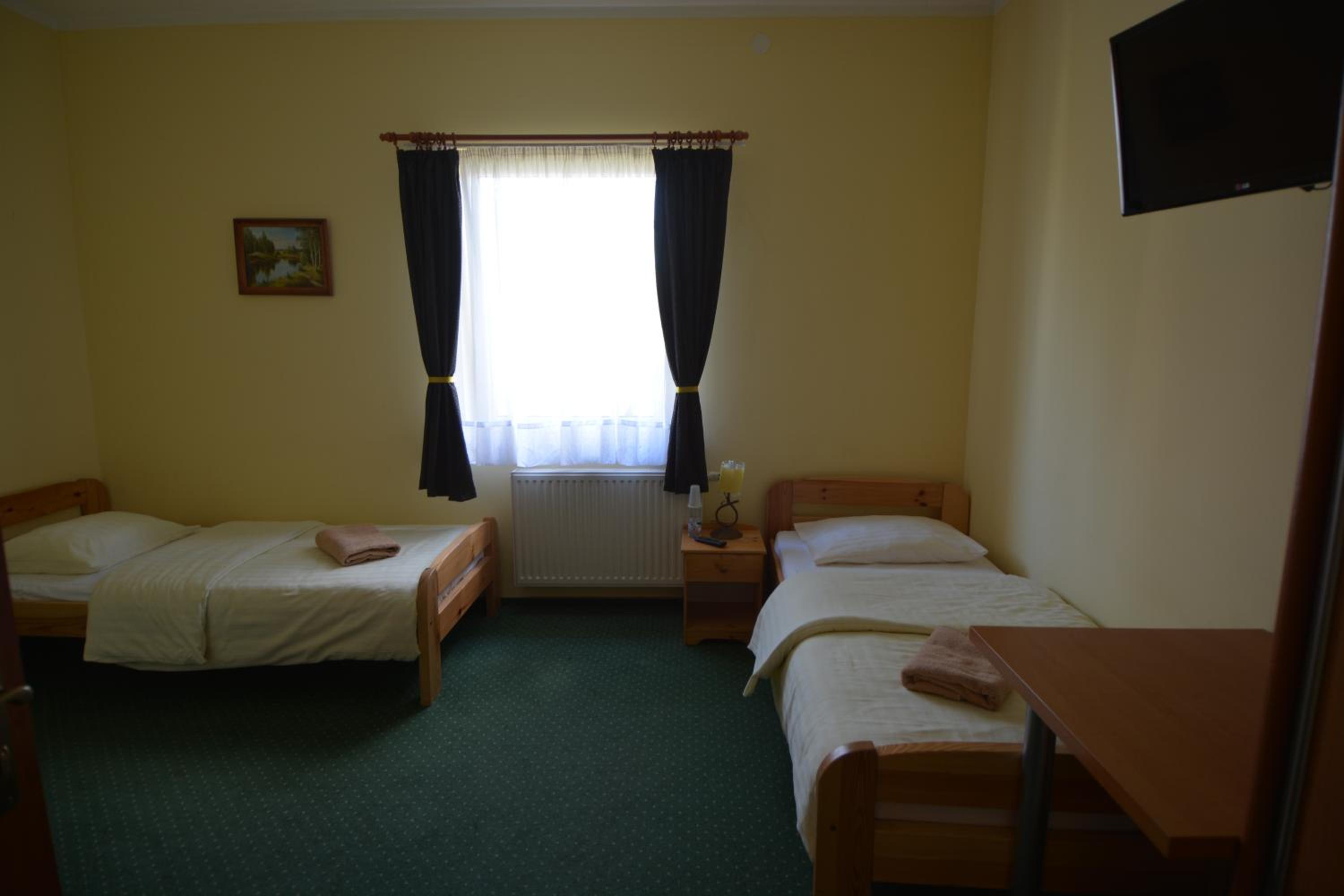 Twin Room - Photo 5