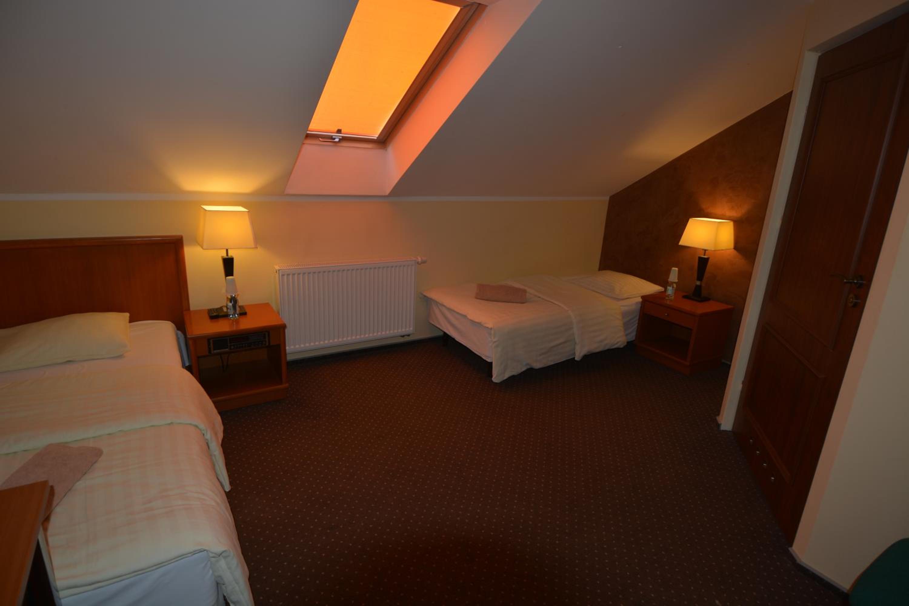 Twin Room - Photo 4