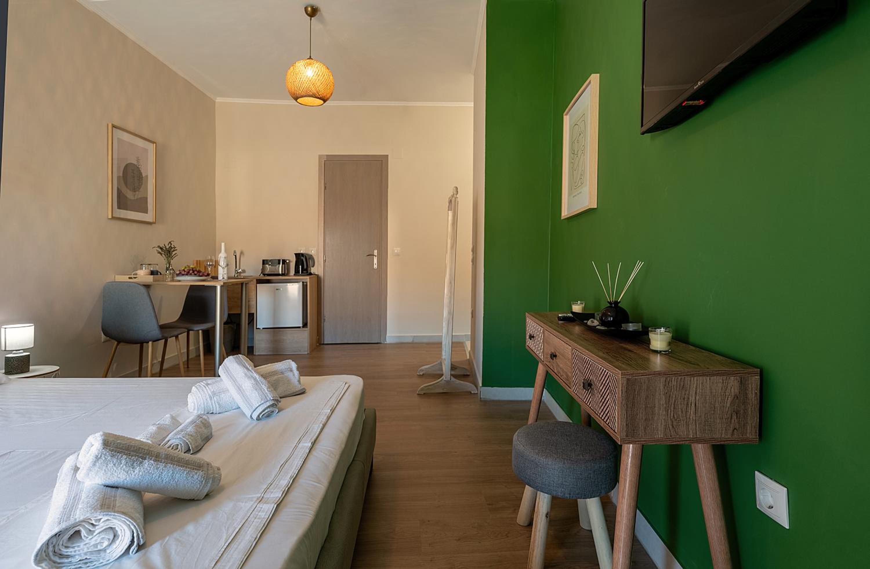 One-Bedroom Apartment photo 2