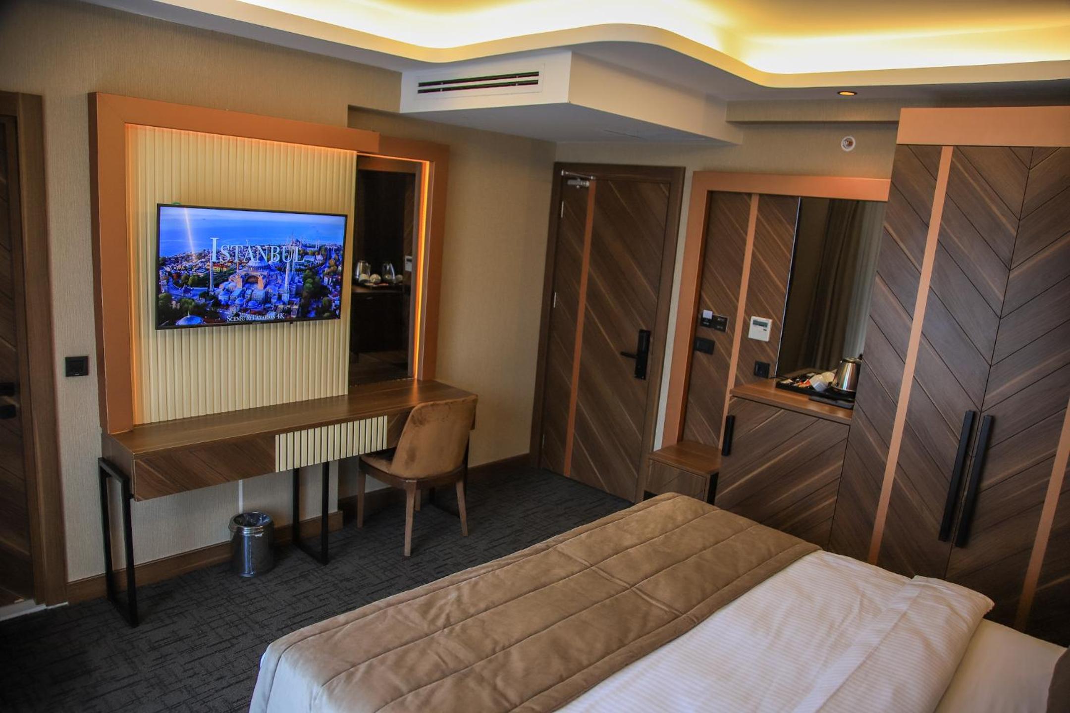 Double Room with Spa Bath photo 2
