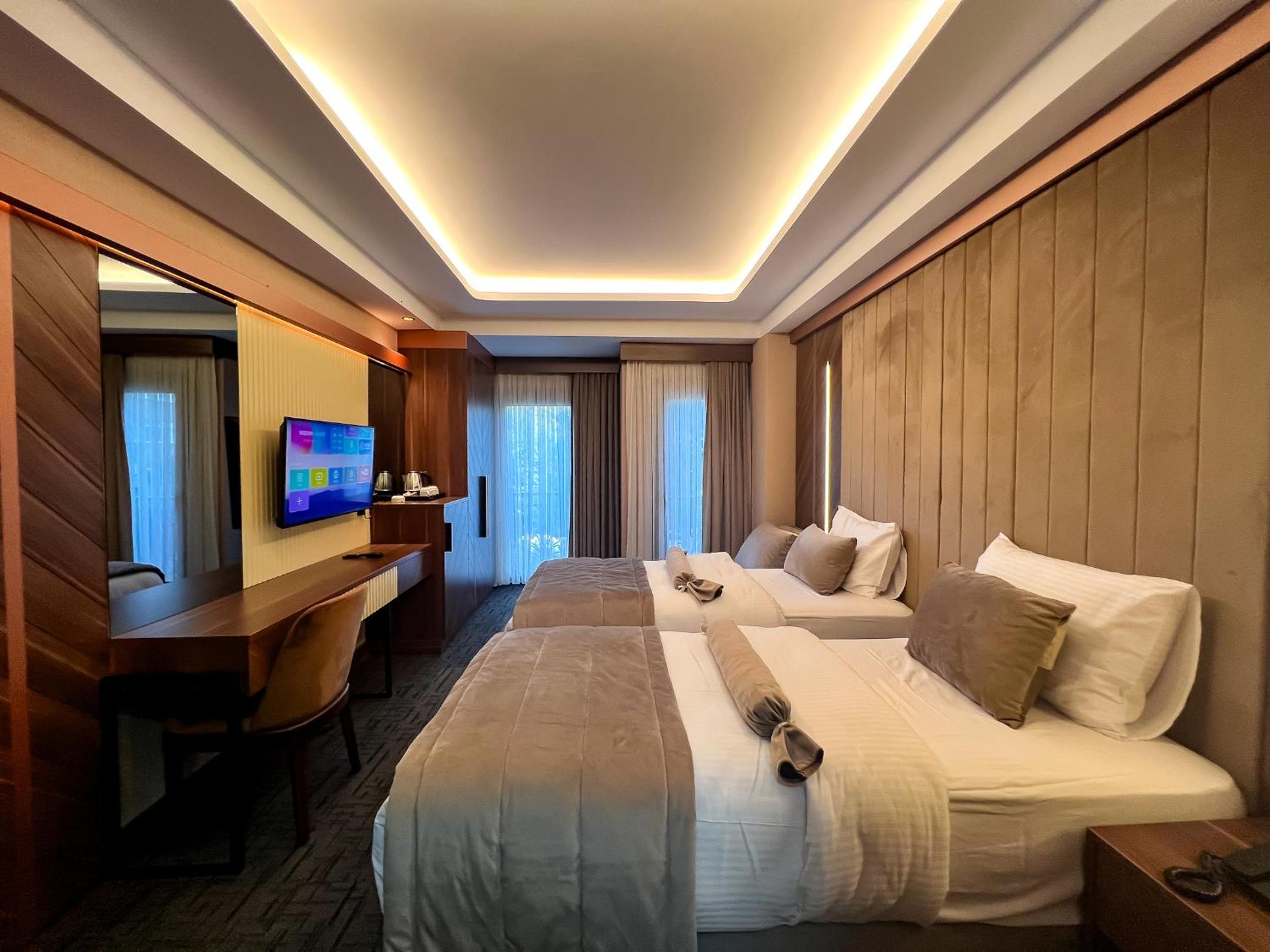 Double Room with Spa Bath photo 3