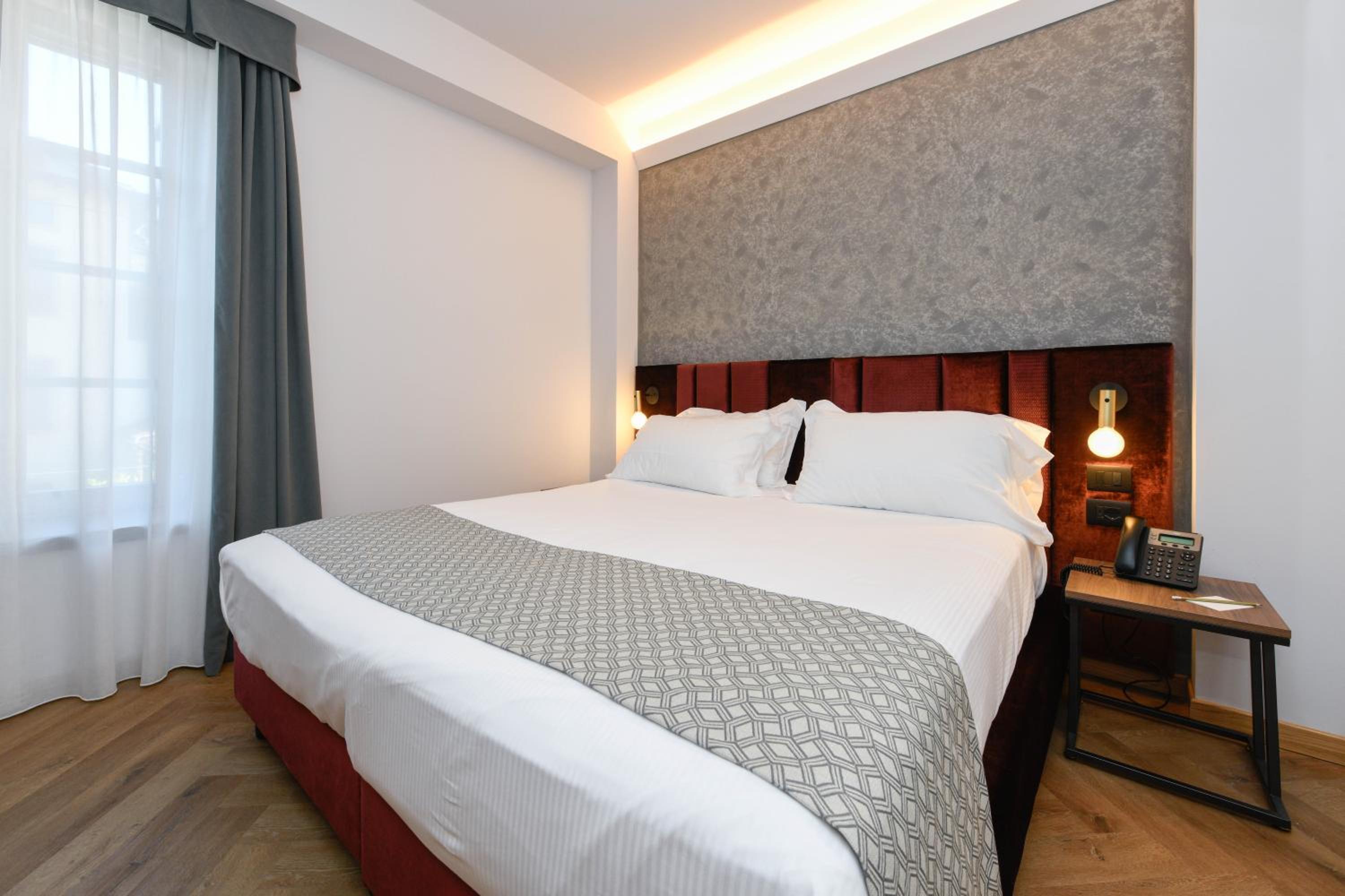 Standard Double Room - Photo 3