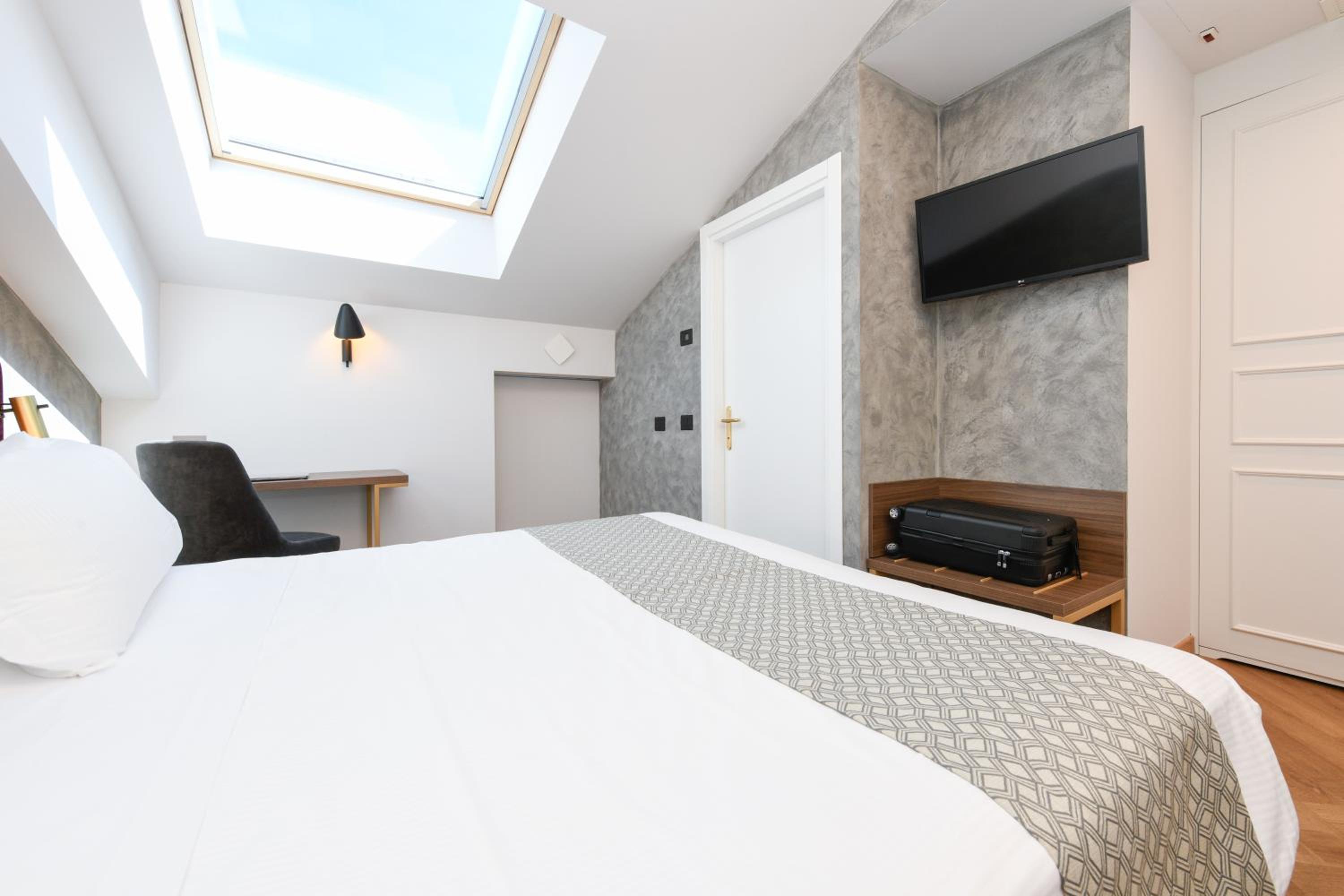 Standard Double Room - Photo 4