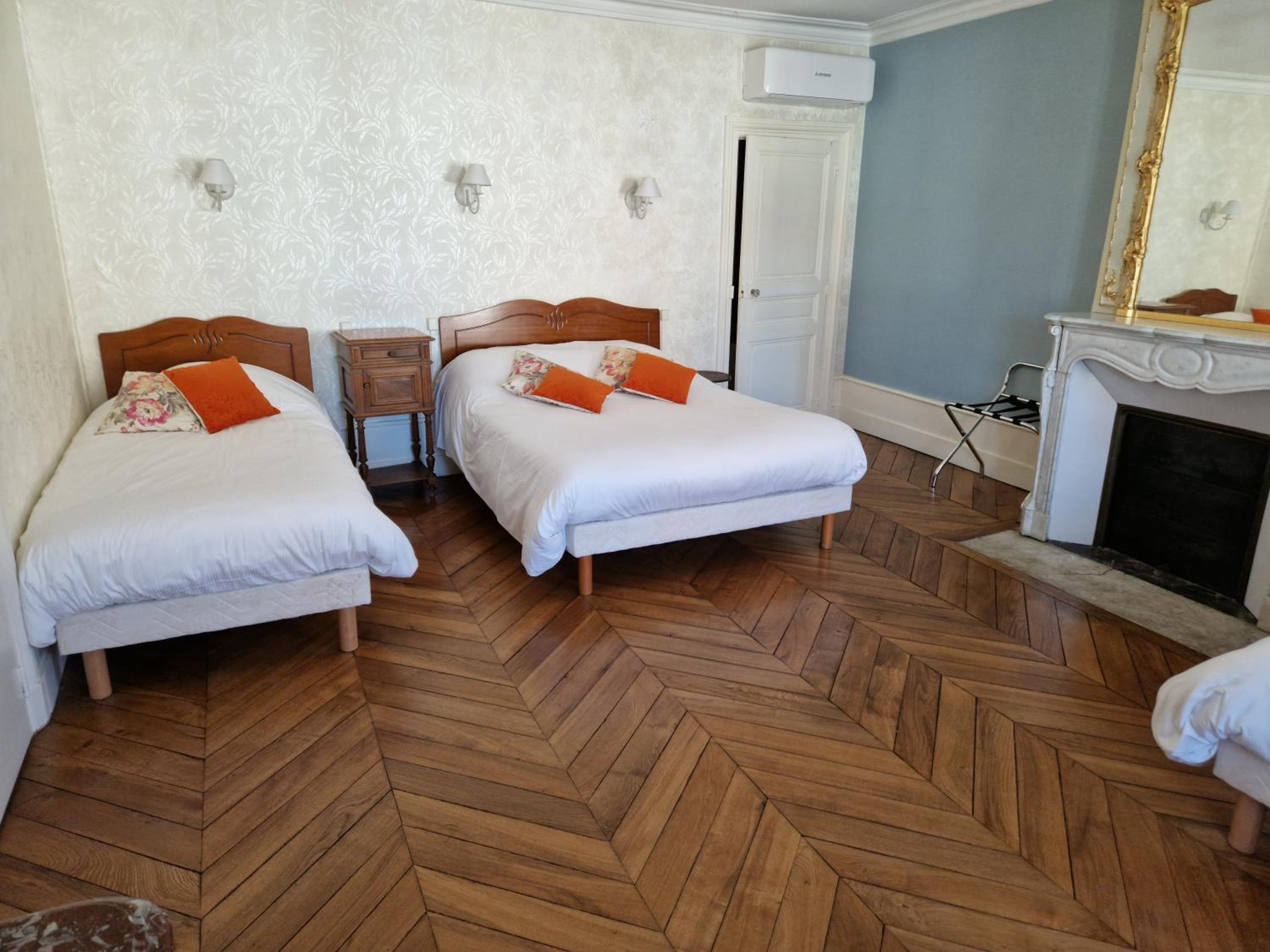 Superior Quadruple Room photo 2