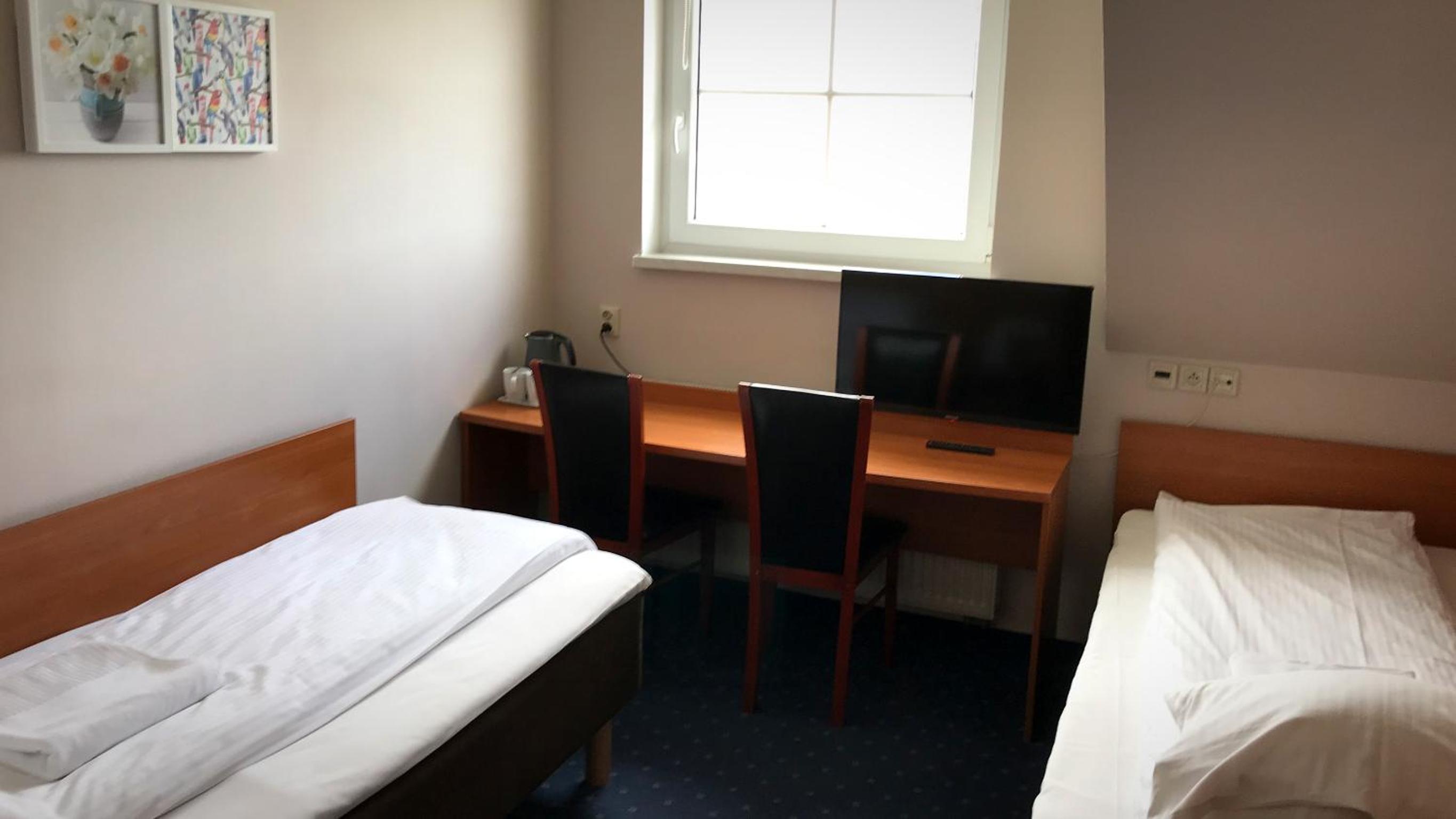 Twin Room - Photo 21