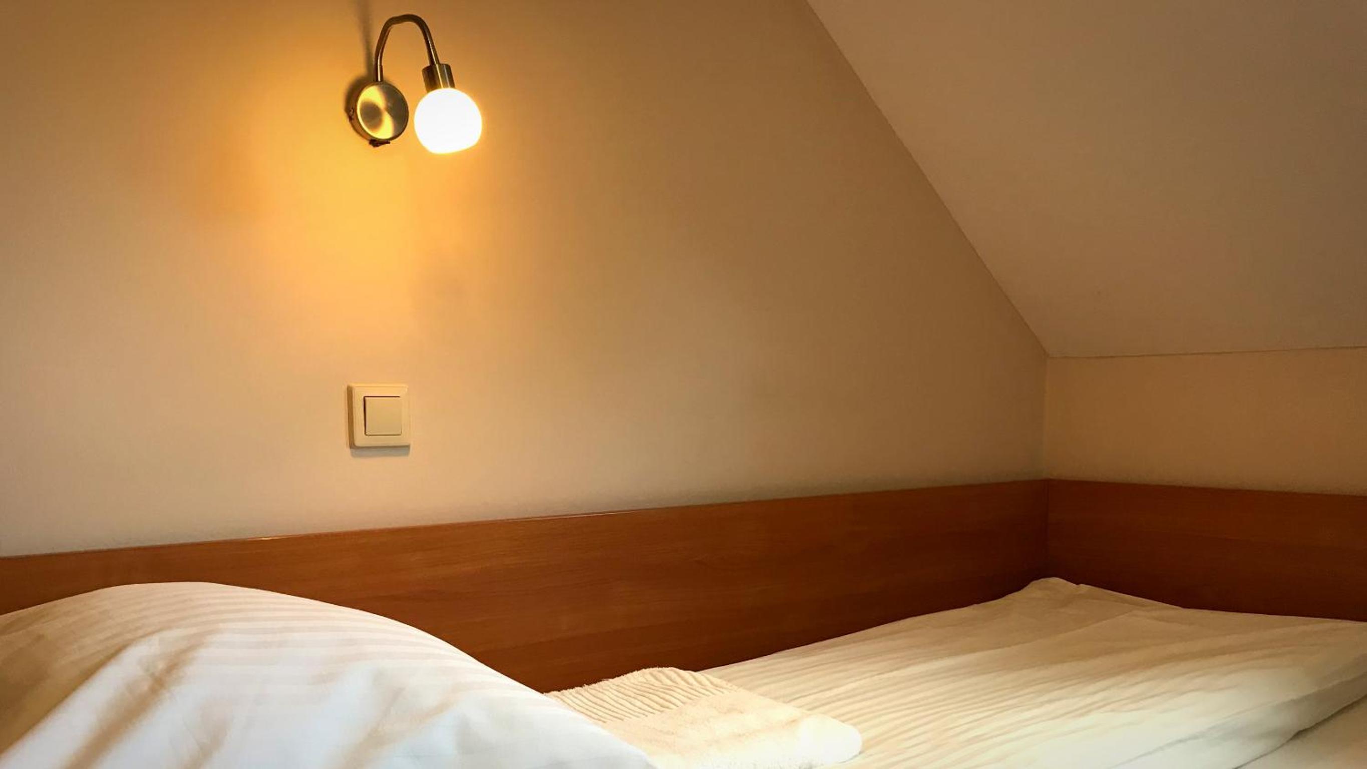 Twin Room - Photo 8