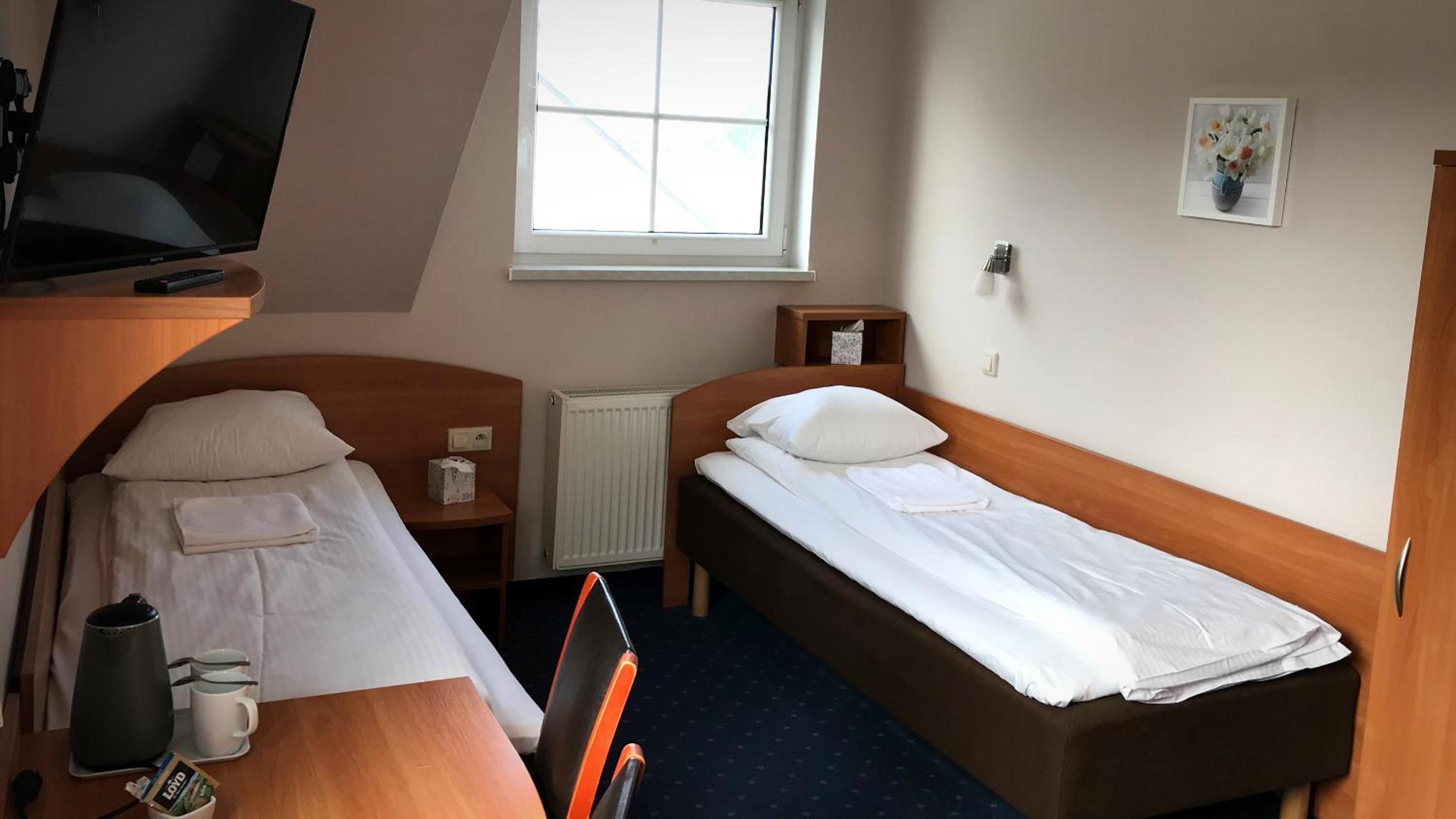 Twin Room - Photo 1