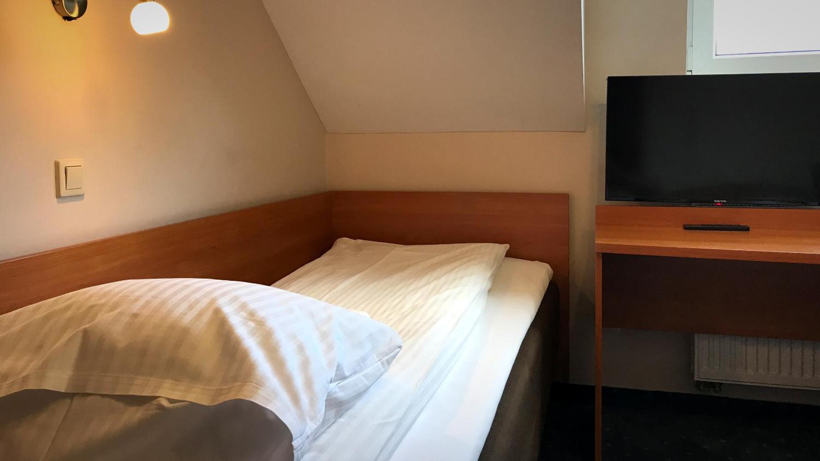 Twin Room - Photo 2