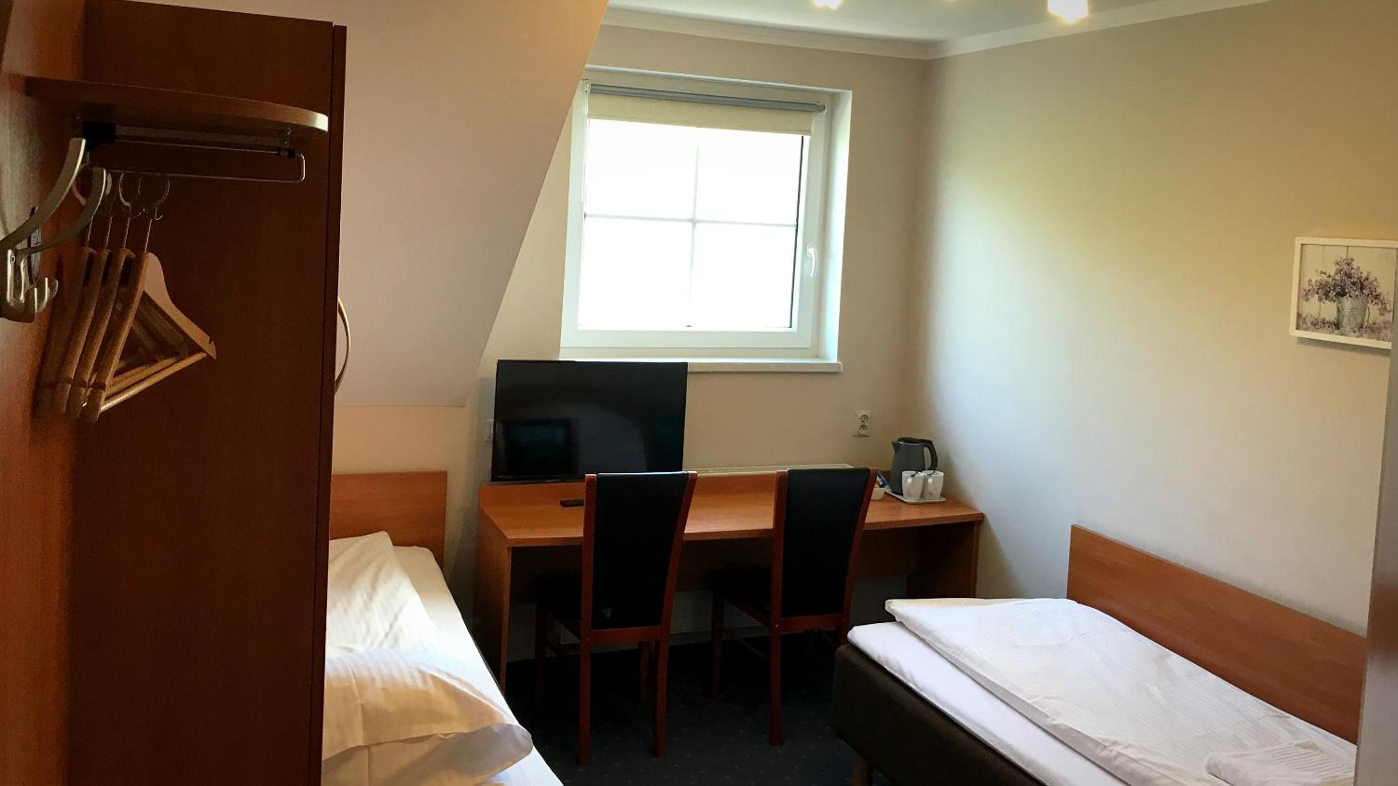 Twin Room - Photo 6