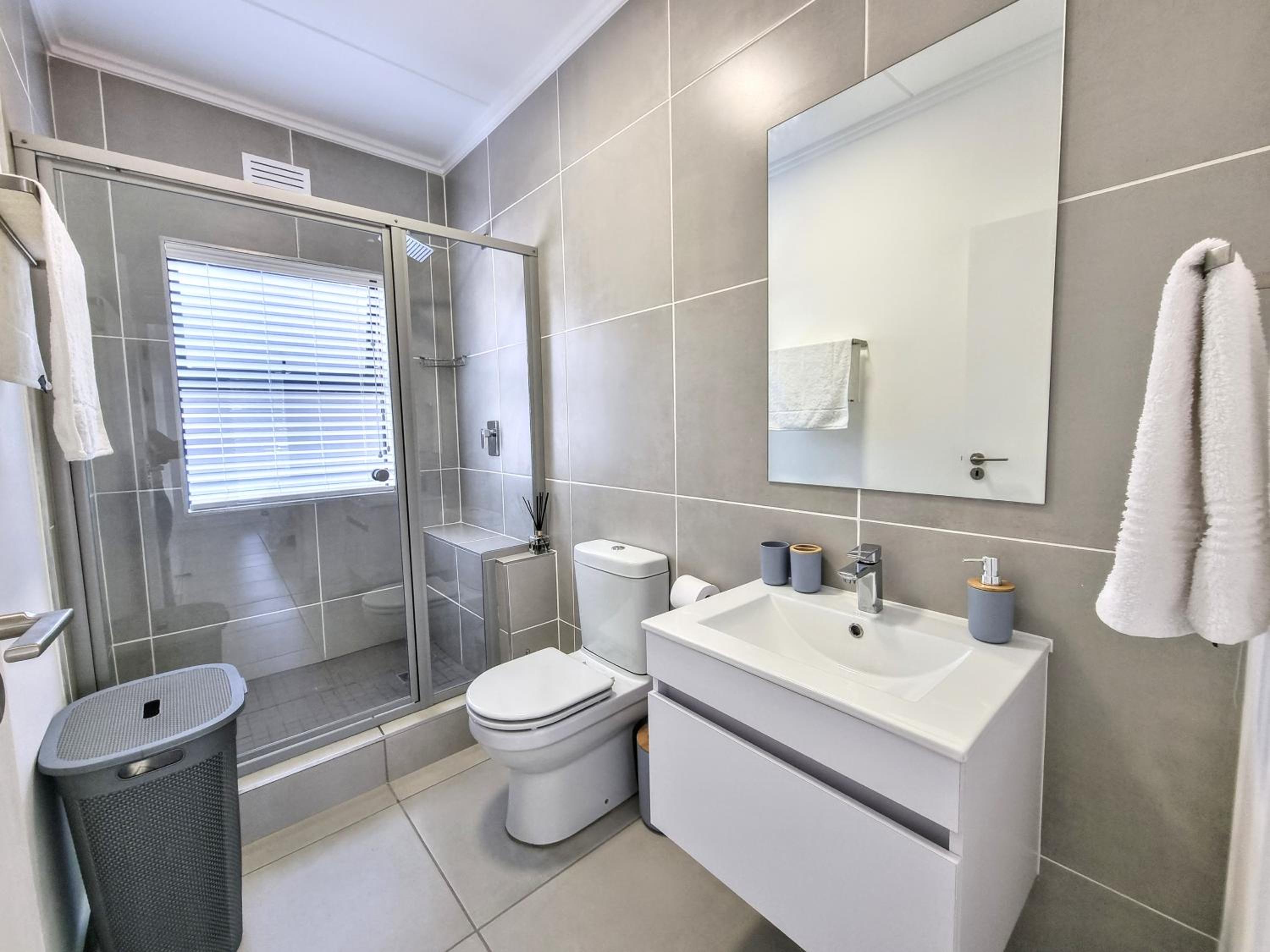 Three-Bedroom Apartment - Photo 6