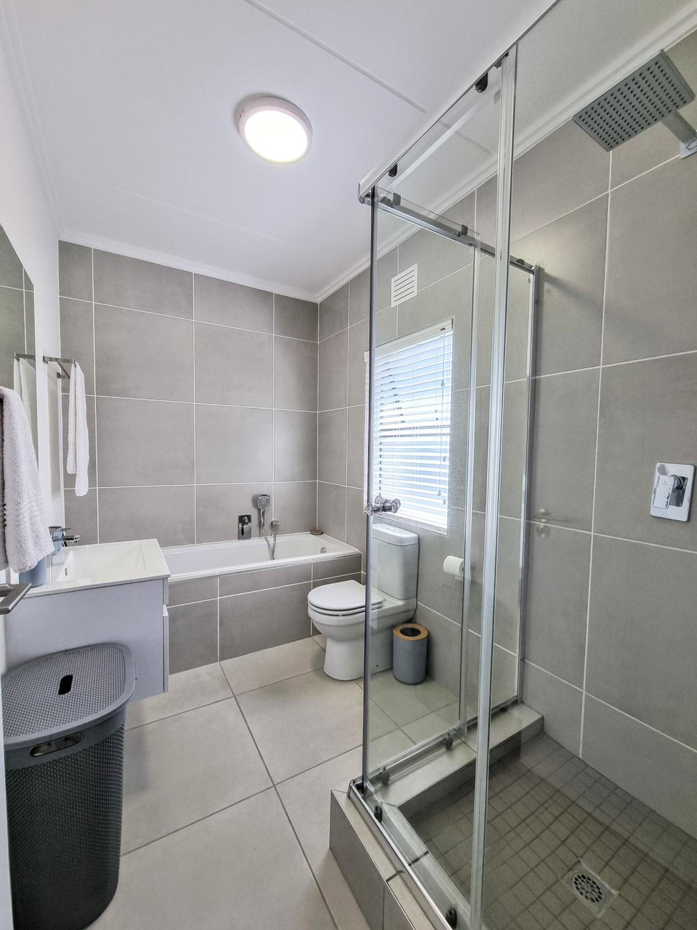 Three-Bedroom Apartment - Photo 8
