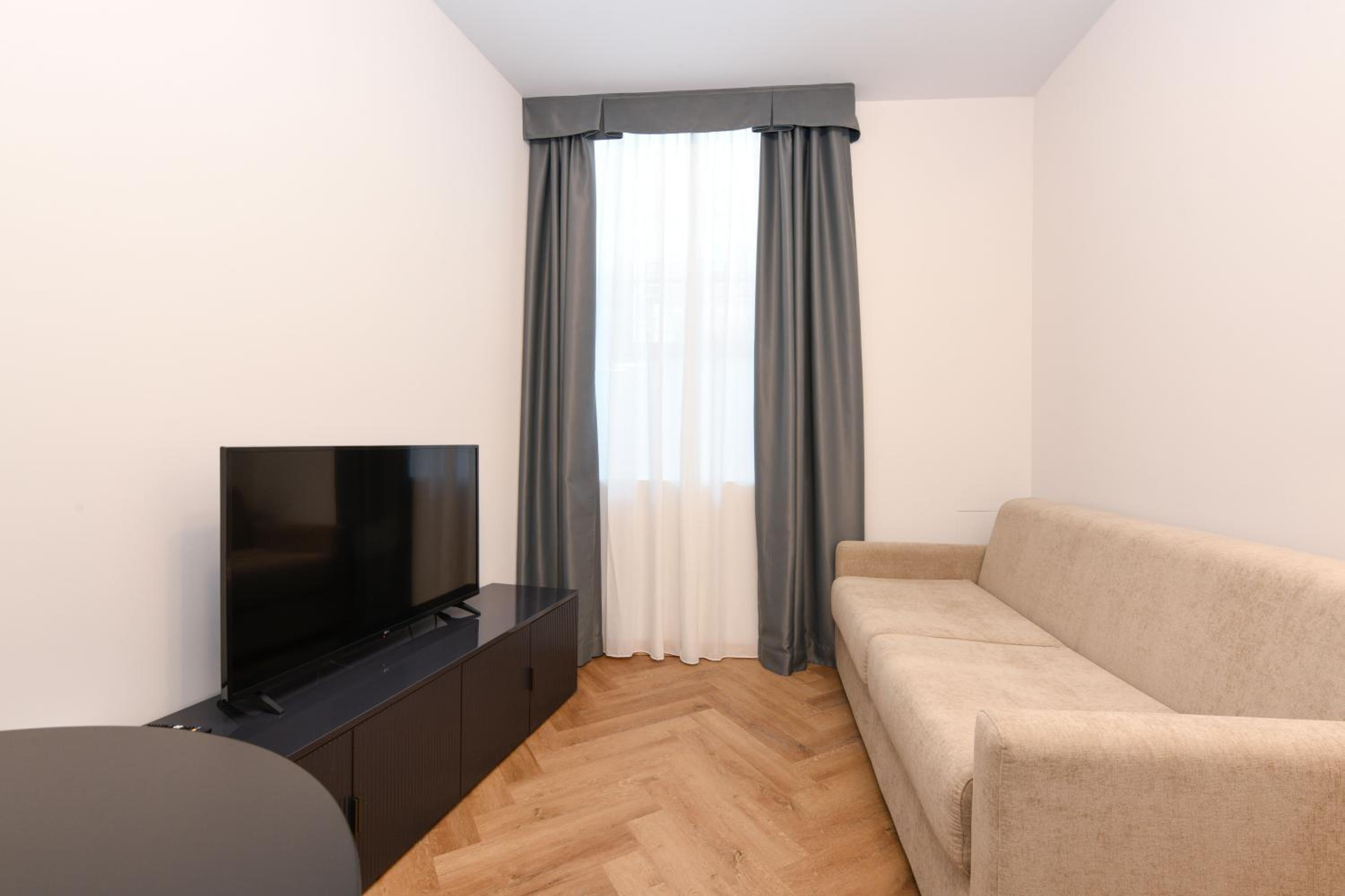 Deluxe Apartment - Photo 2