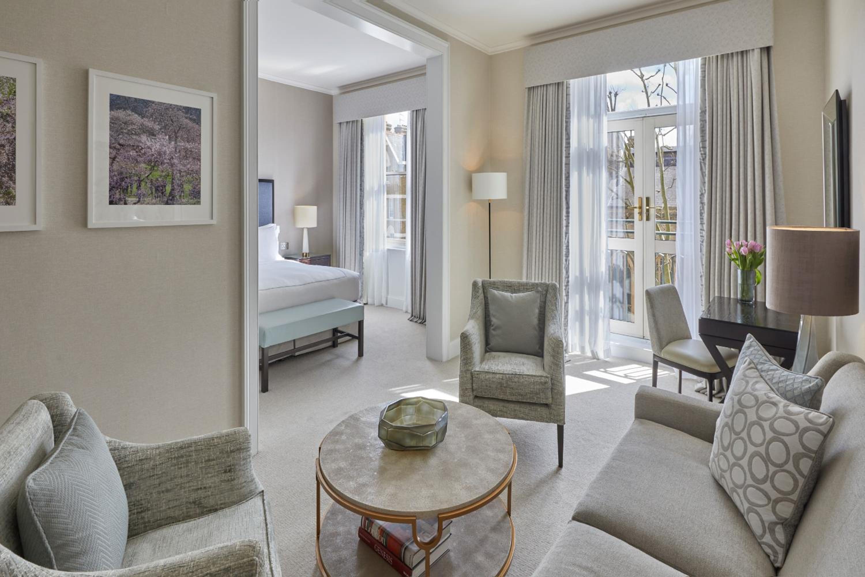 Deluxe Junior Suite photo 2