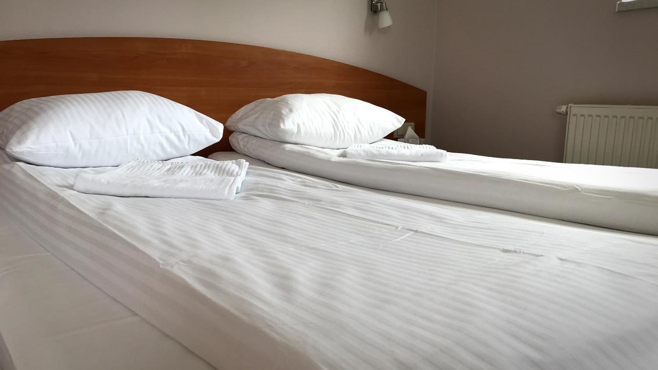 Double or Twin Room - Photo 6