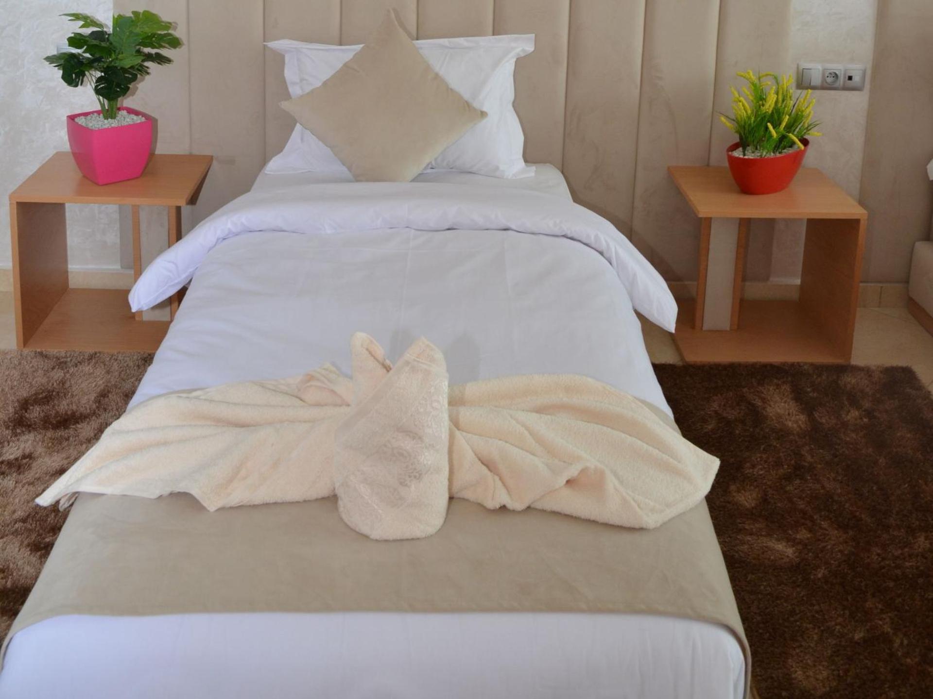 Twin Room with Pool View photo 2