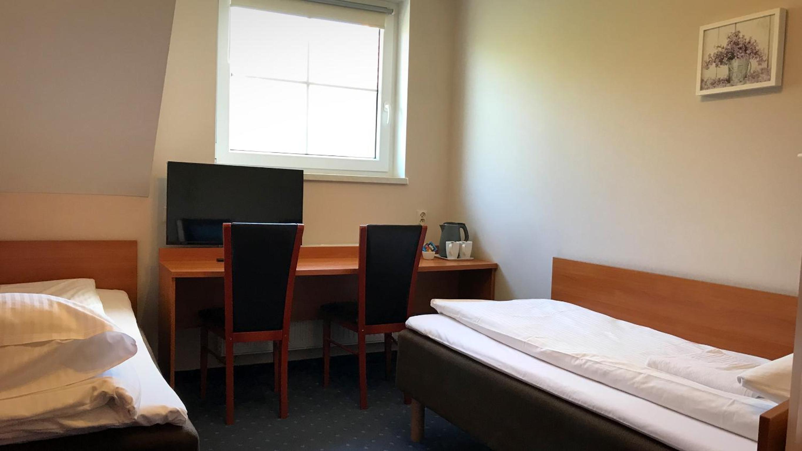 Twin Room - Photo 18