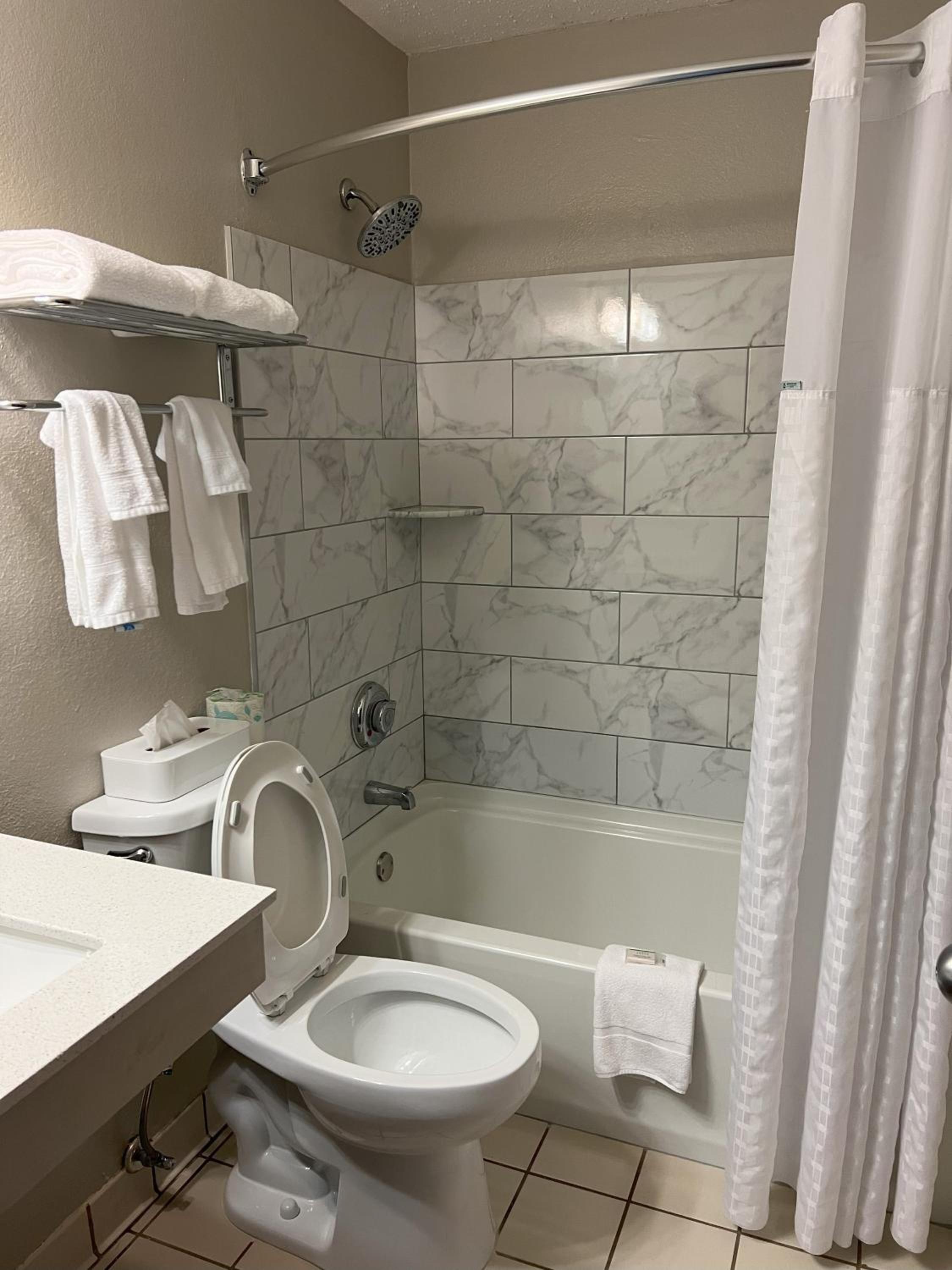 Queen Room with Two Queen Beds/Third Floor, No Elevator, Non-Smoking photo 3