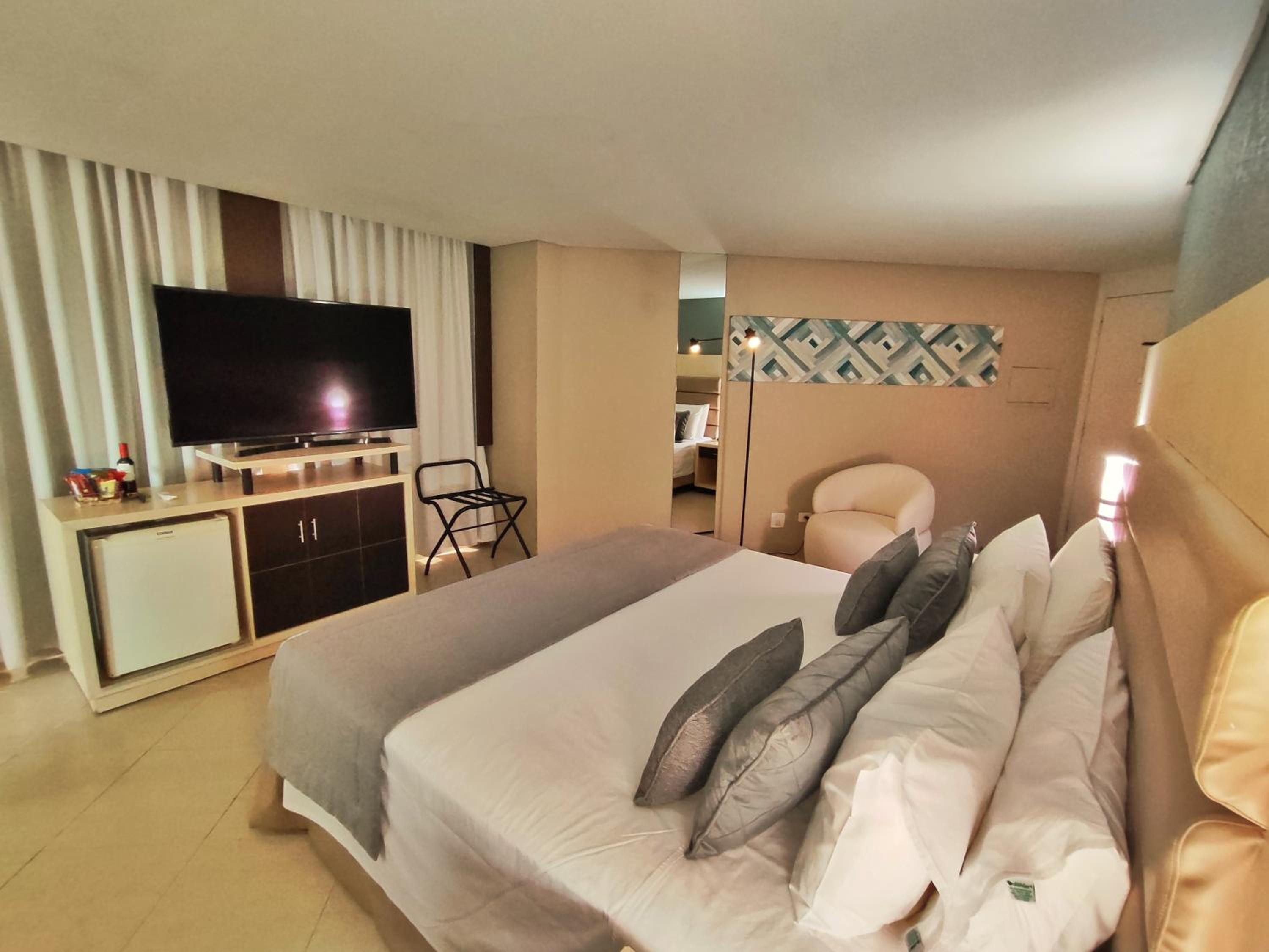 Senior Suite - Photo 3