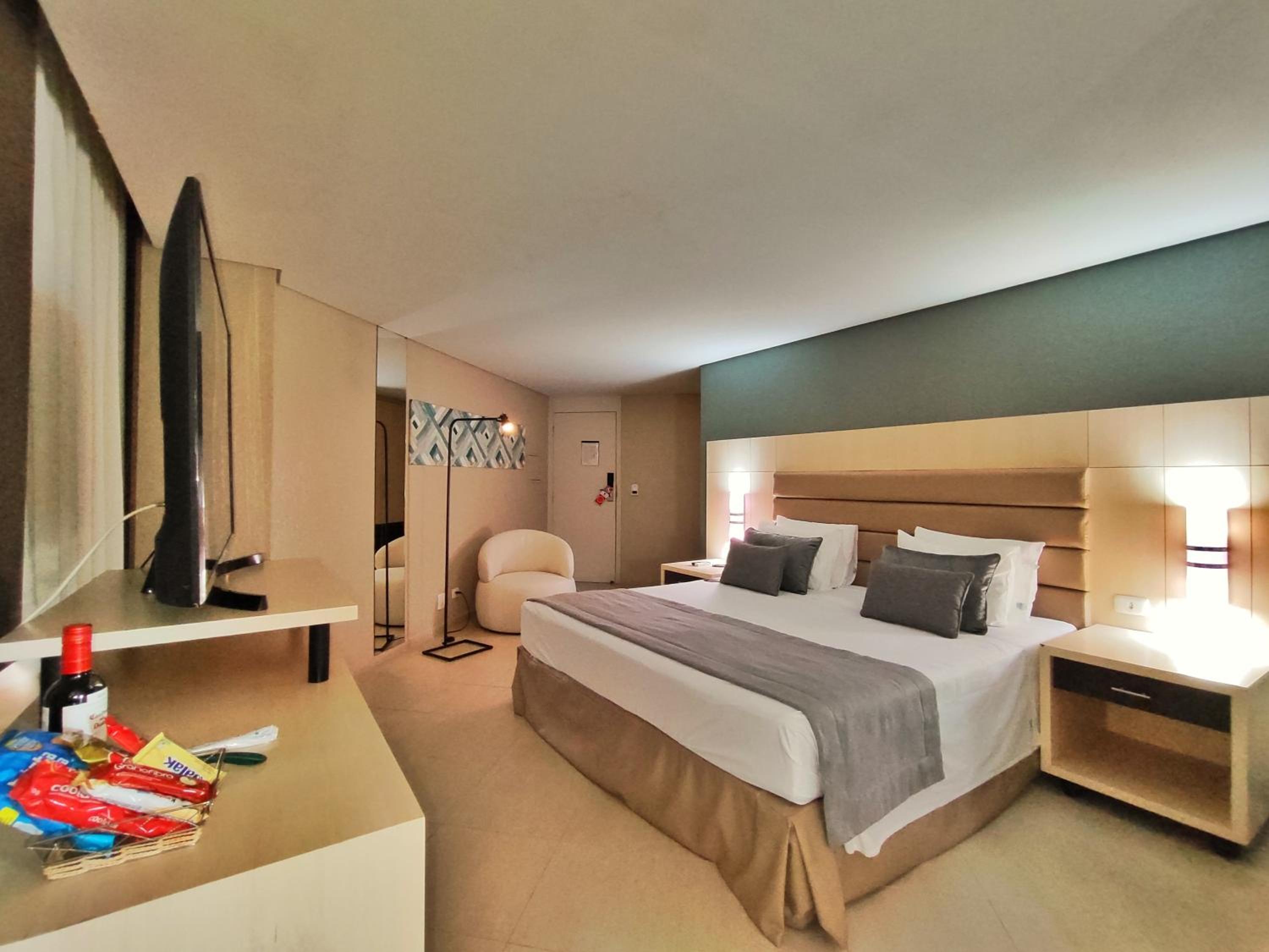 Senior Suite - Photo 1